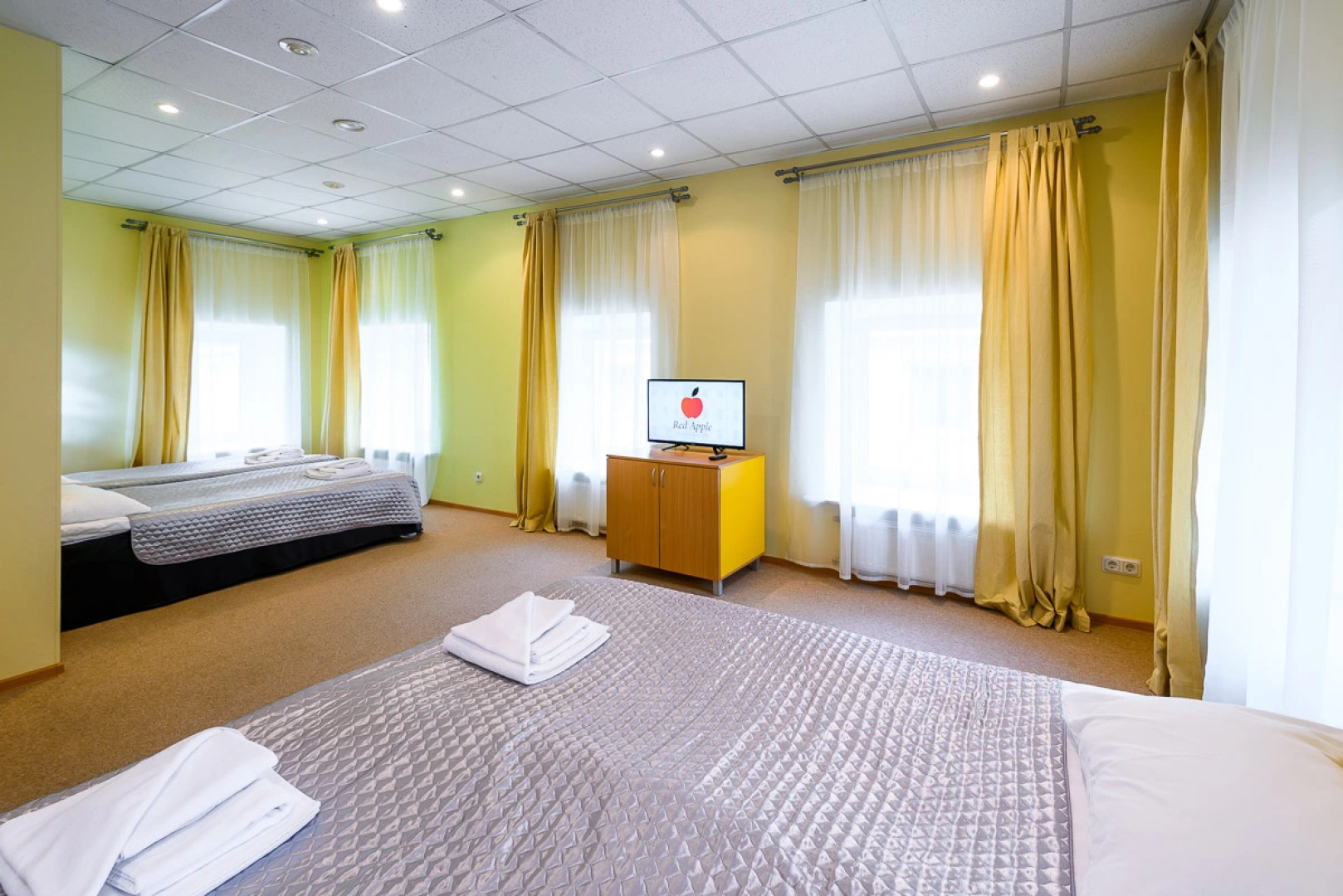Отель Red Apple