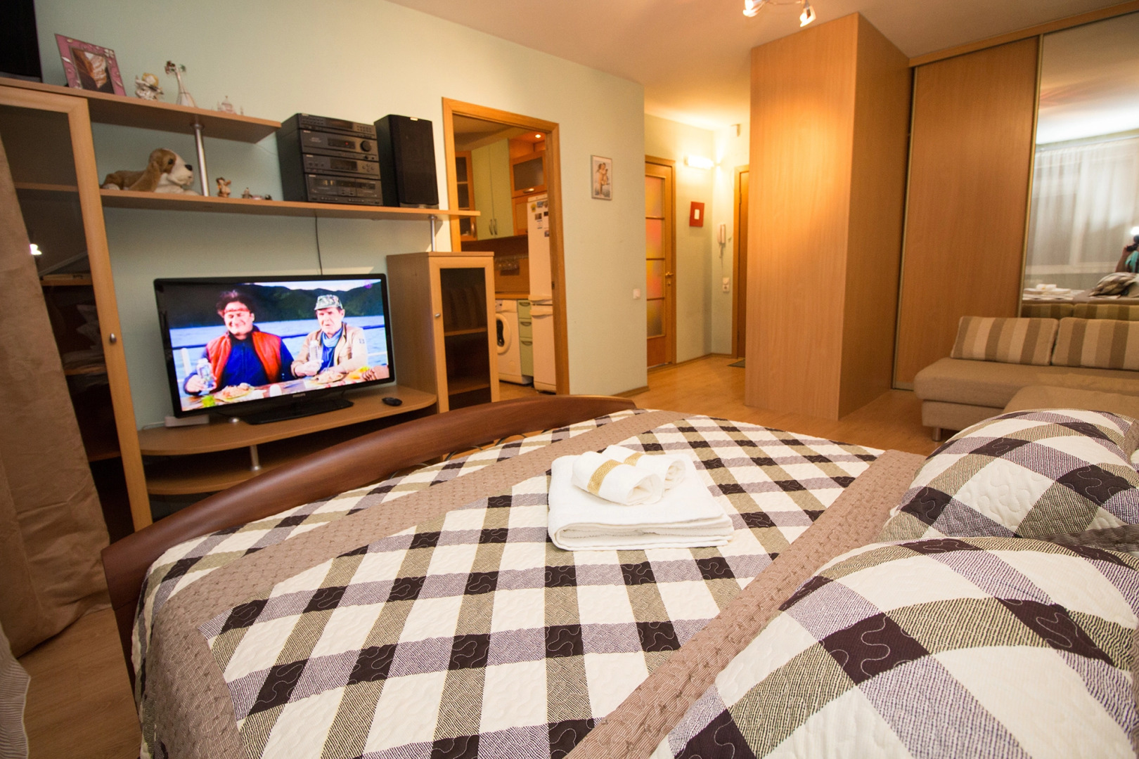 Апартаменты на Ельнинской 13