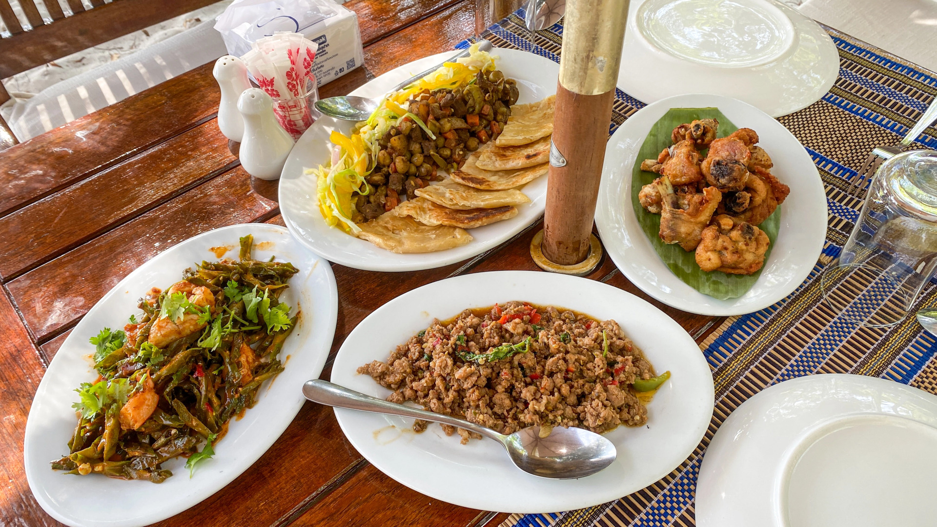 Отель Boulder Bay Eco Resort - Nga Khin Nyo Gyee Island