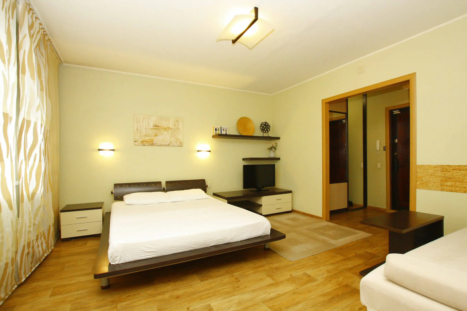 Альт Апартаменты люкс (054)