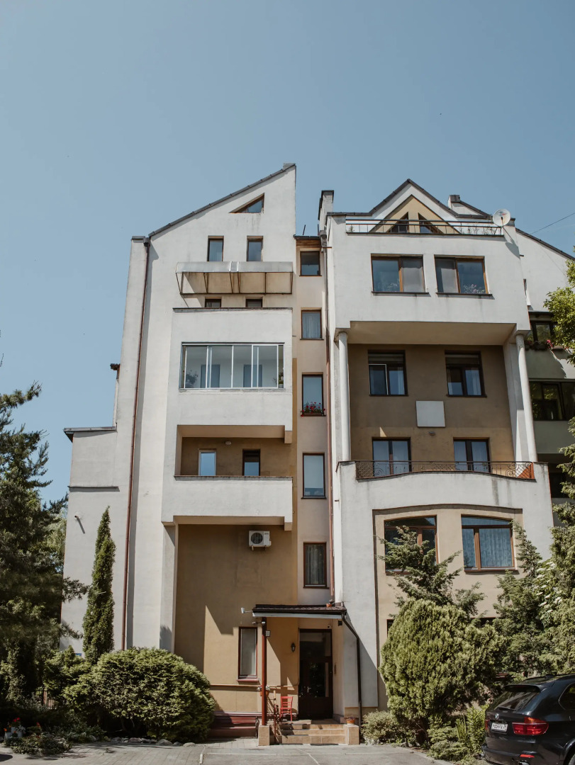 Апартаменты Трехкомнатные с камином в самом центре Новый дом