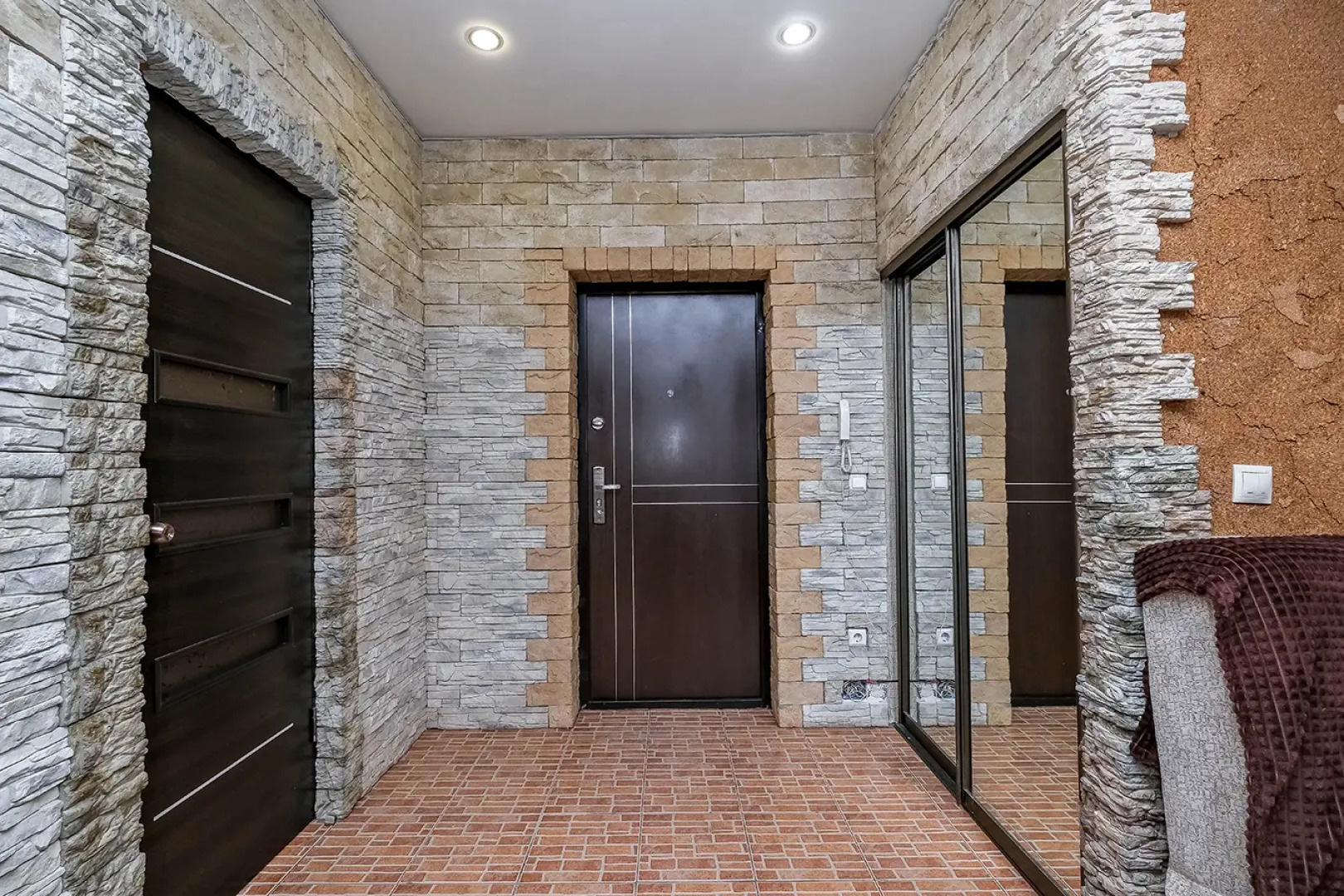 Квартира рядом с Мнтк им. Федорова и Ск Заря