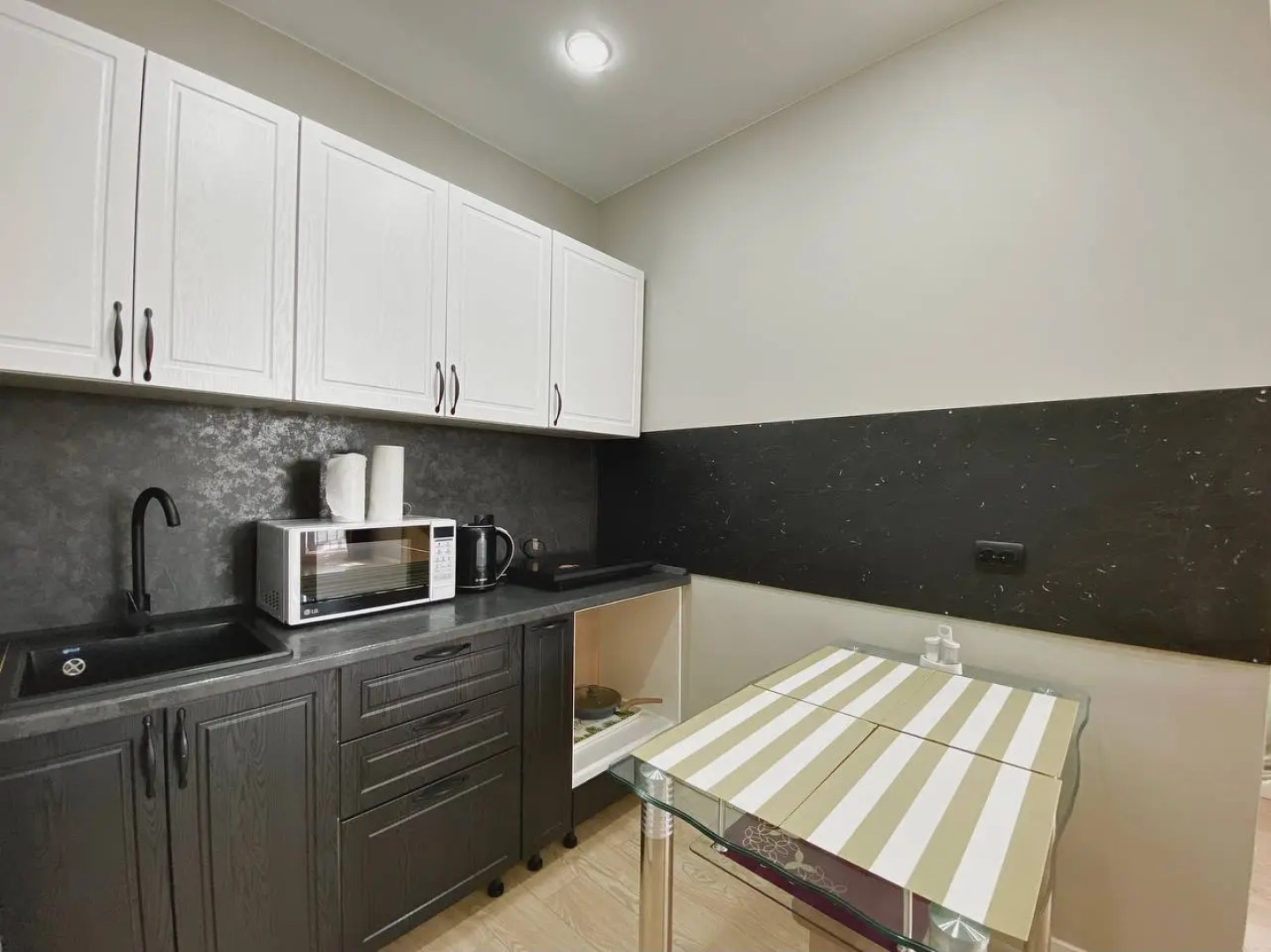 Апартаменты в Центре Города  на Высоком Этаже