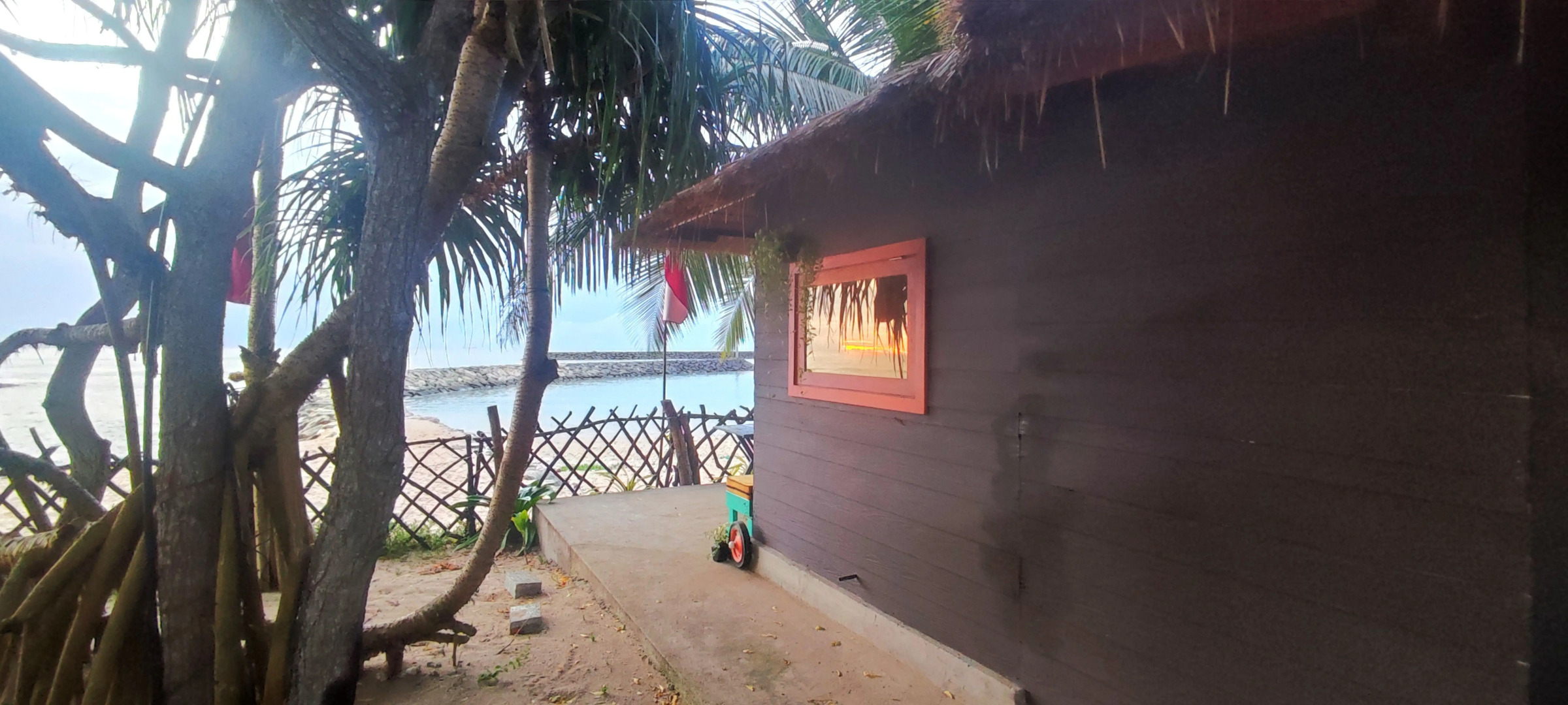 Мини-отель Tomorrowland Beach Villas & Fisherman's Wharf Restaurant