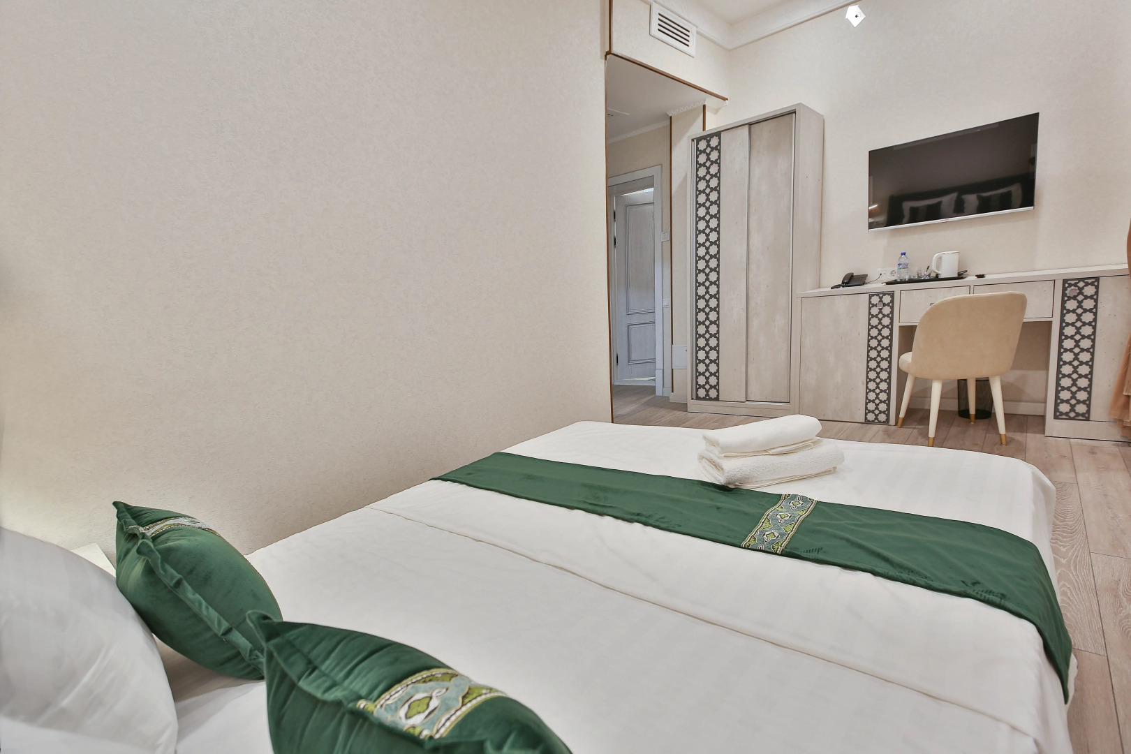 Отель Asian Plaza