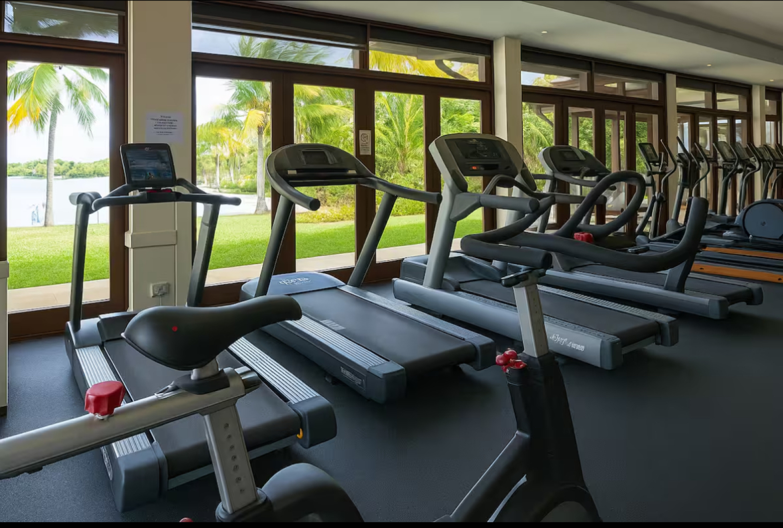 Вилла с Выходом на Пляж Eden Island