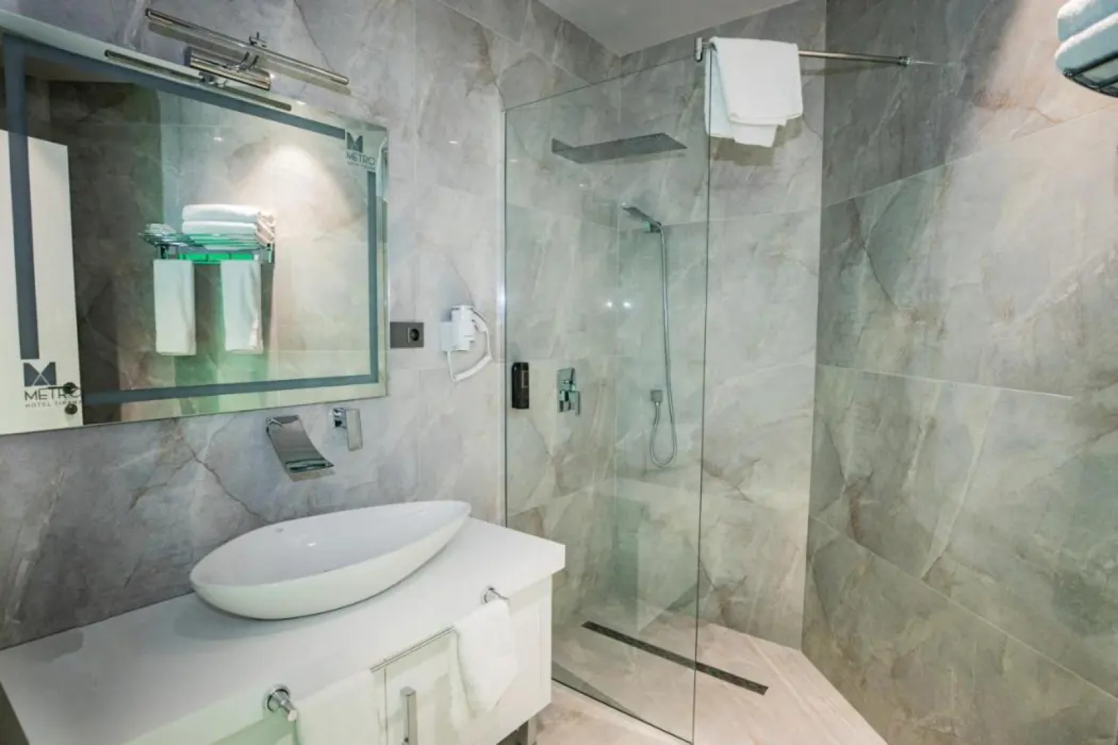 Отель Metro Hotel Tirana