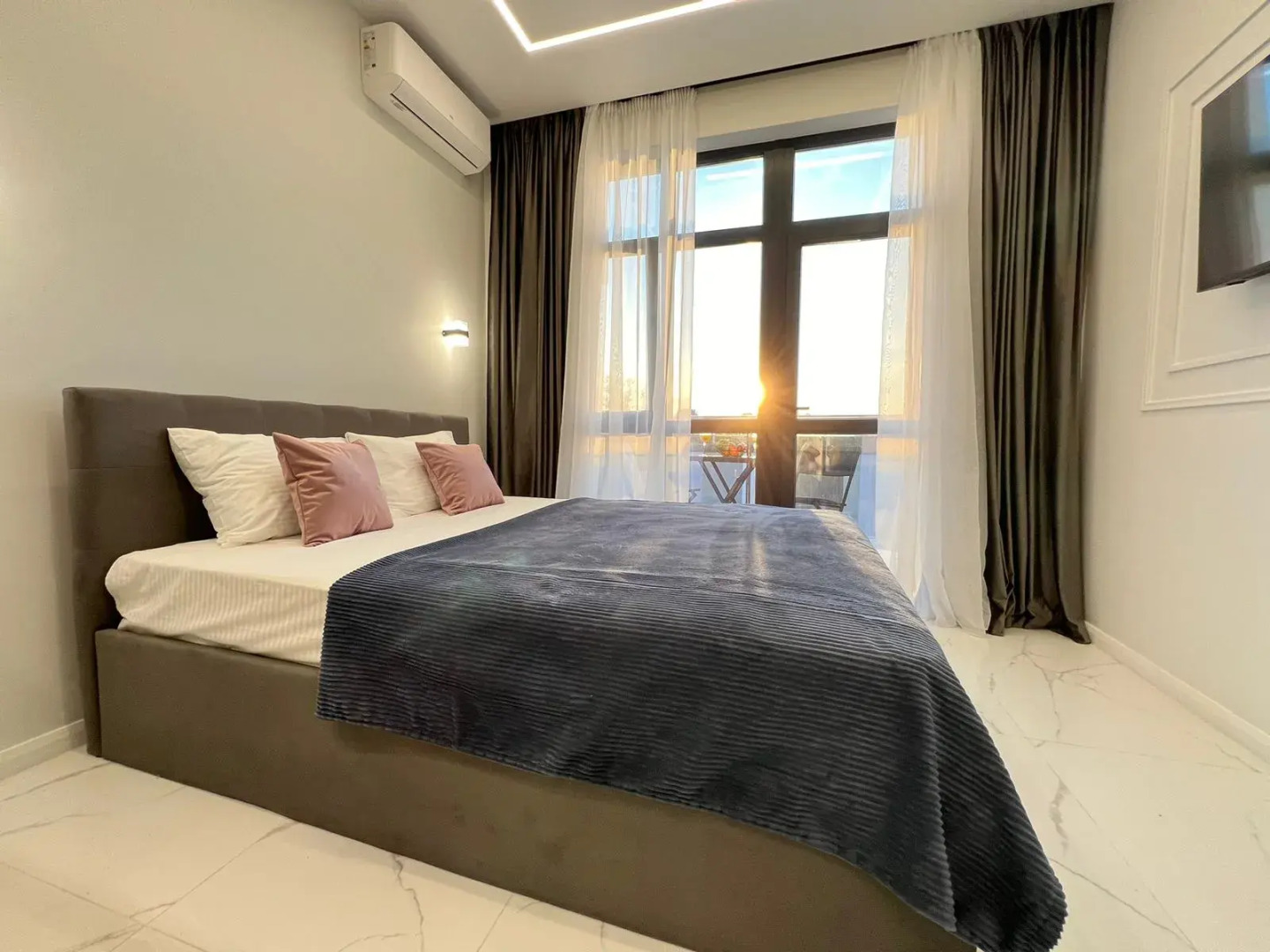 Апартаменты 3х местная студия студия с балконом и бассейном