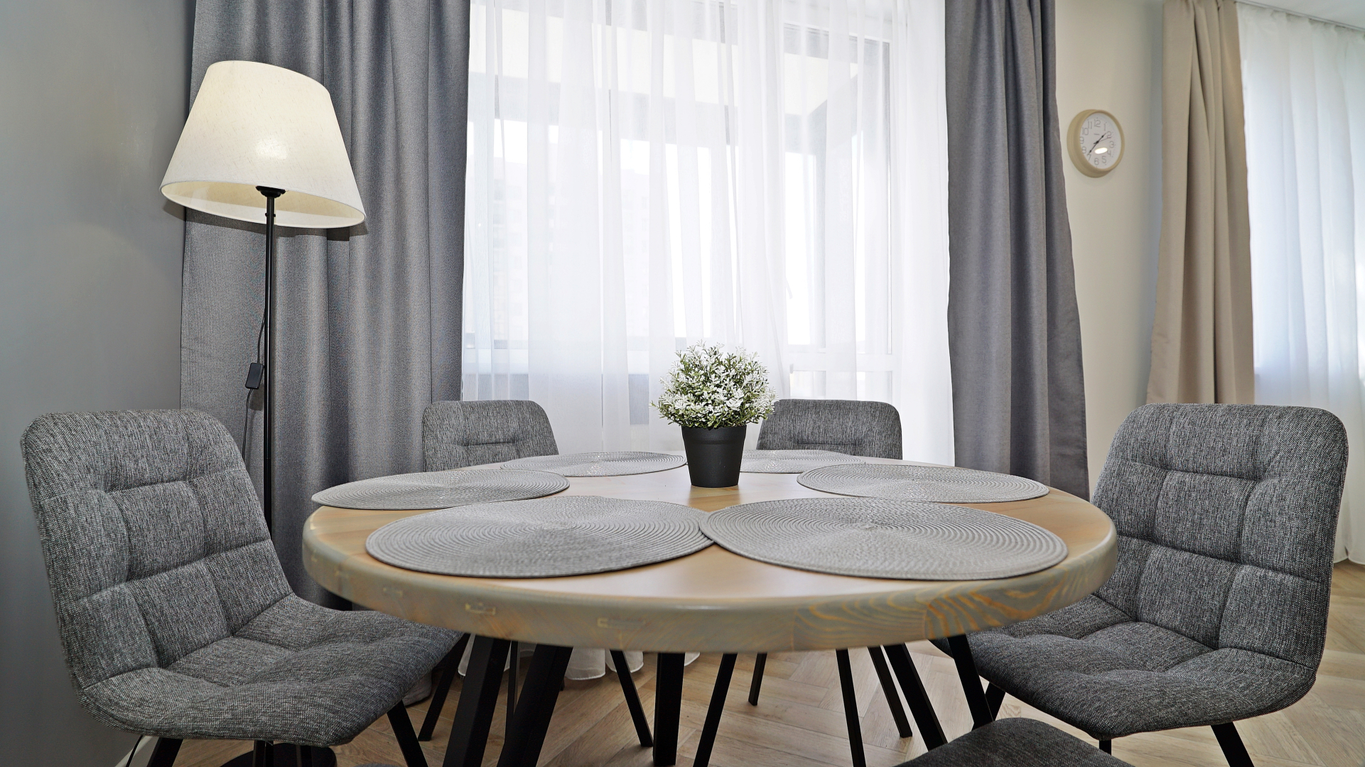 Квартира у Ривьеры с видом на колесо обозрения