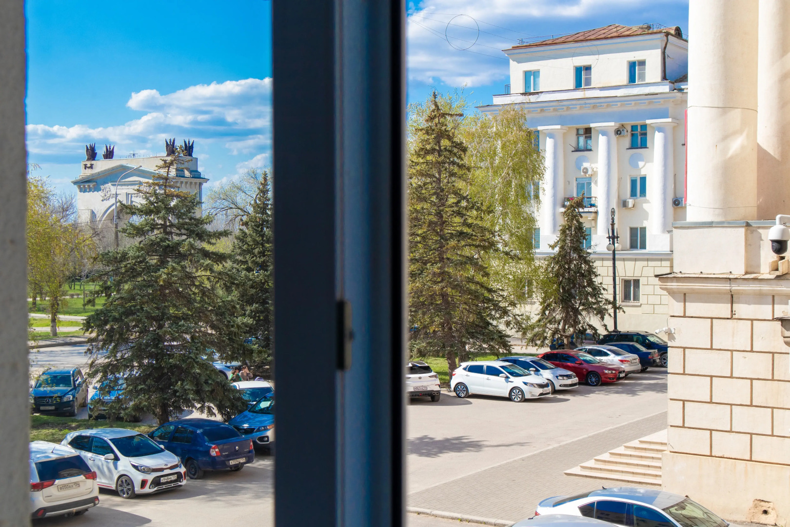 Апартаменты Атмосферные на набережной в доме с колоннами Ловец Снов 1