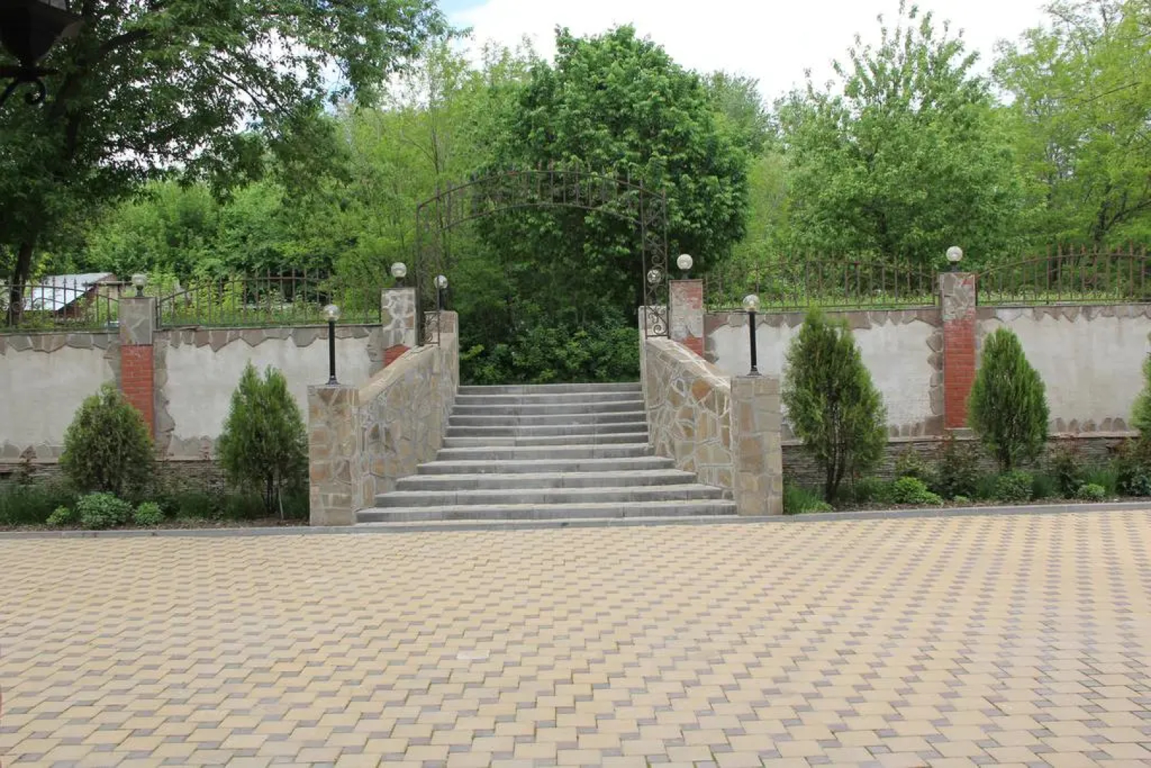 Отель Каштан