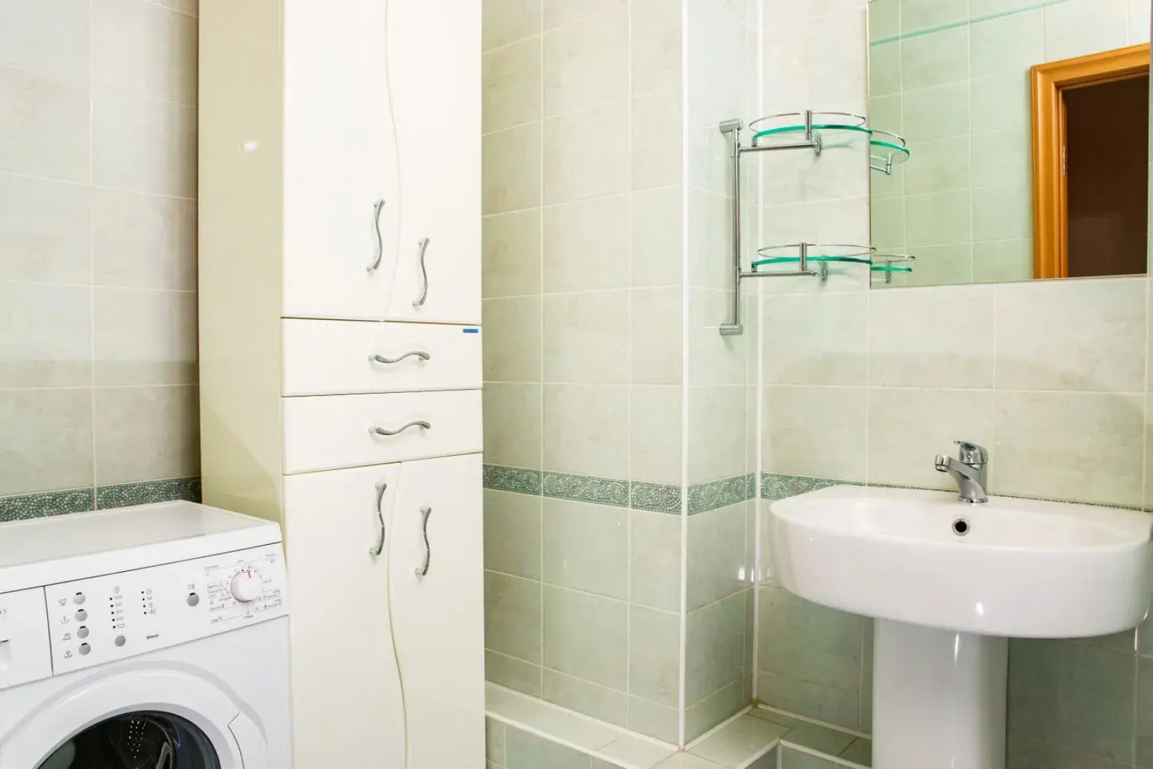 Апартаменты Просторная 2х Комнатная на Алексеева 115