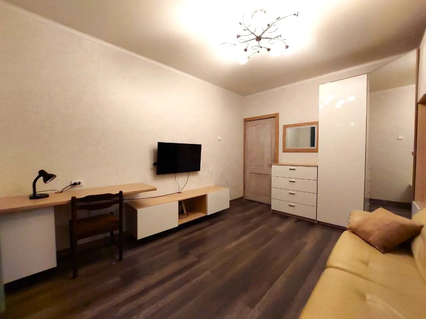 Квартира Трехкомнатная Недалеко от Метро Пражская