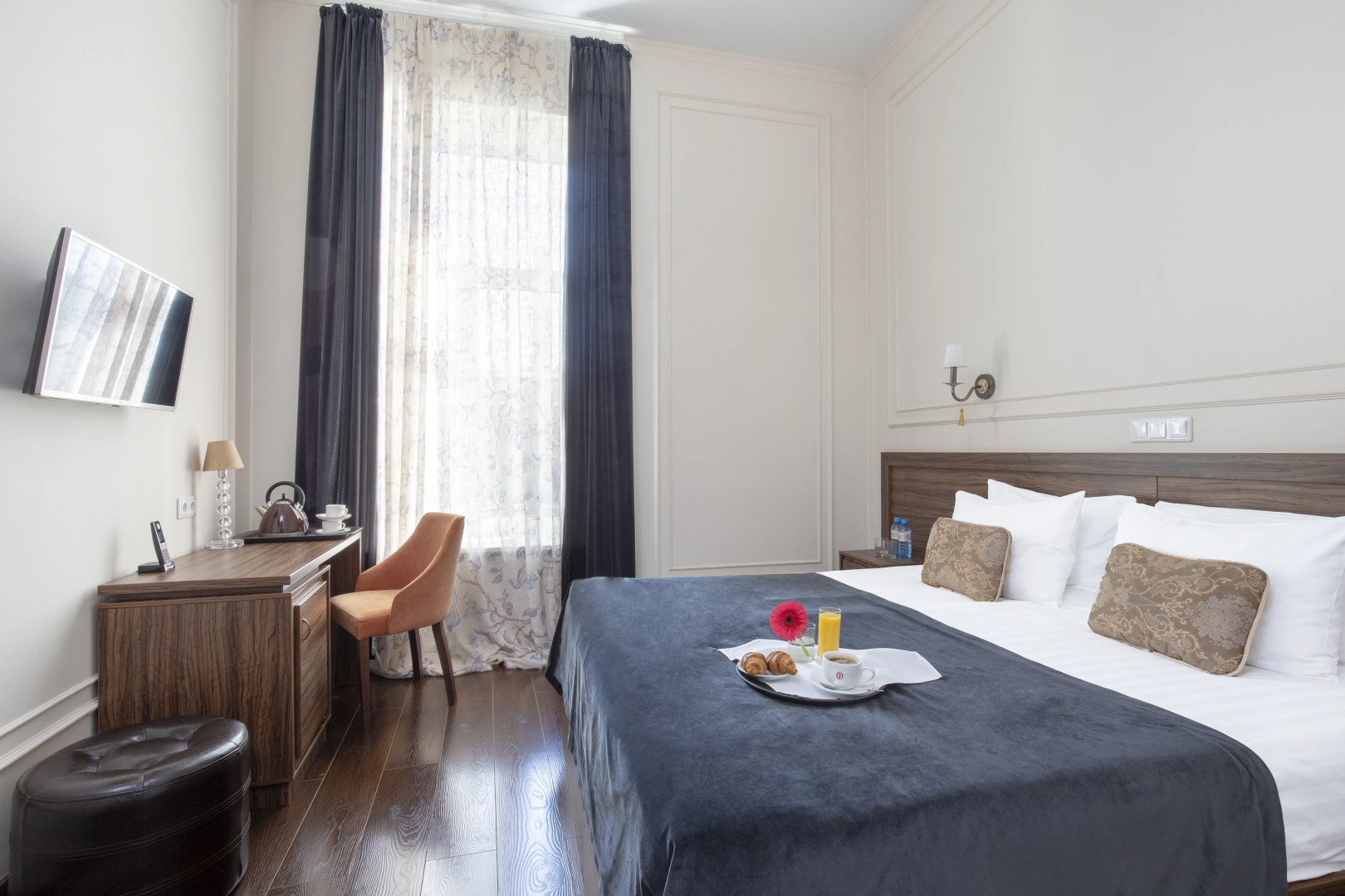 Отель Золотой век