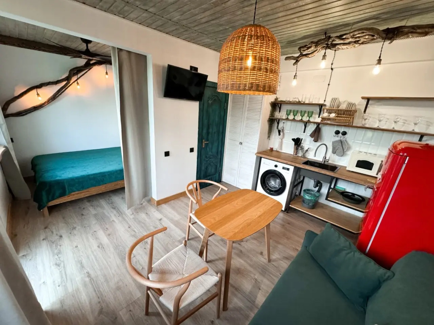 Квартира студия с современным интерьером