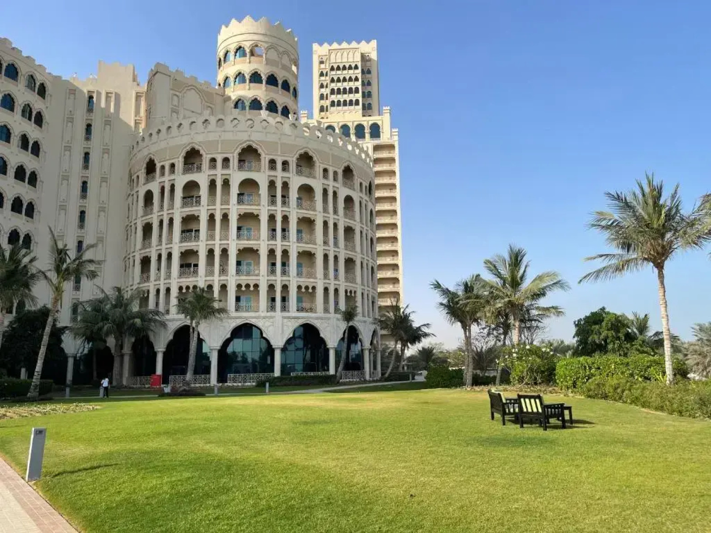 Апарт-отель Al Hamra Palace At Golf&Sea