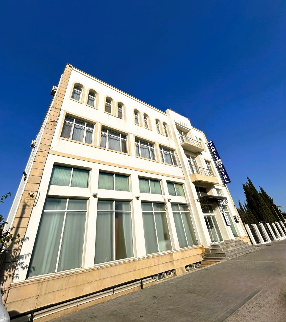 Отель The Family