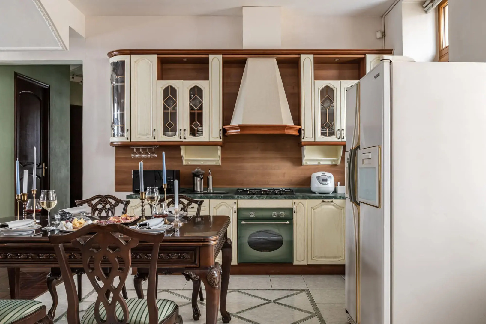 Квартира 4х комнатная  с парковкой возле Кремля