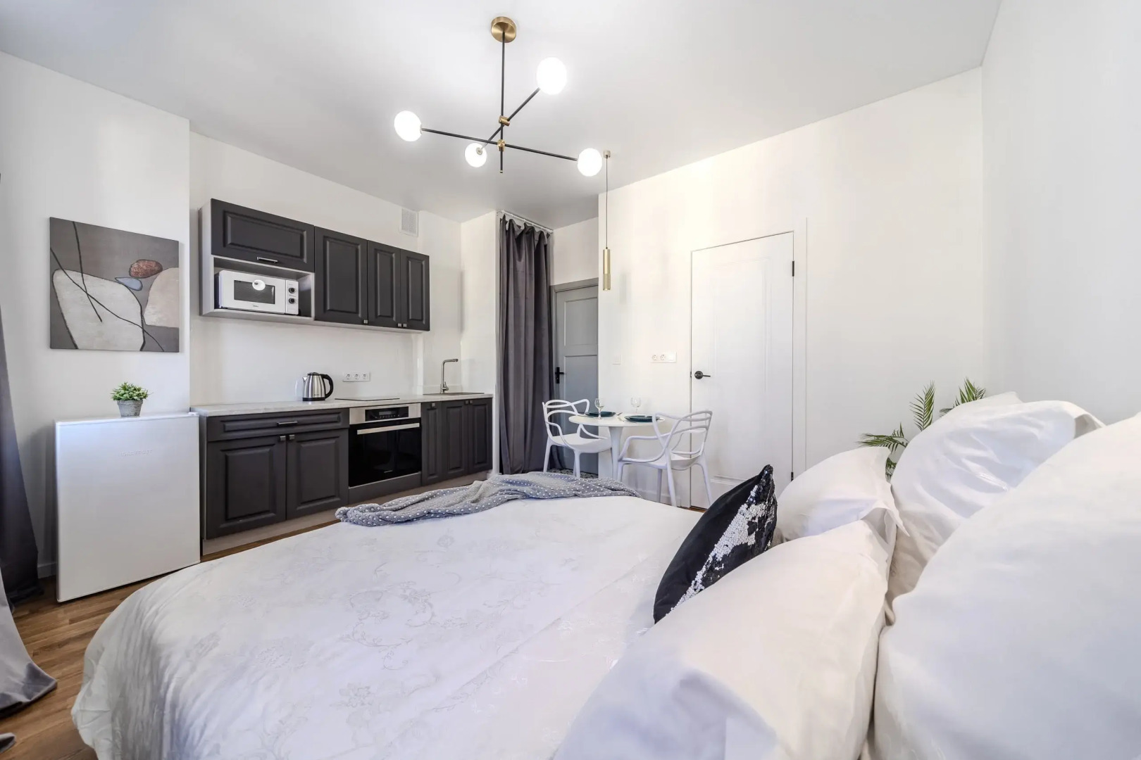 Квартира Студия возле Площади Свободы