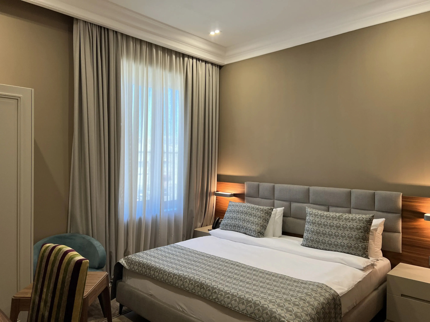 Отель Plaza Viktoria