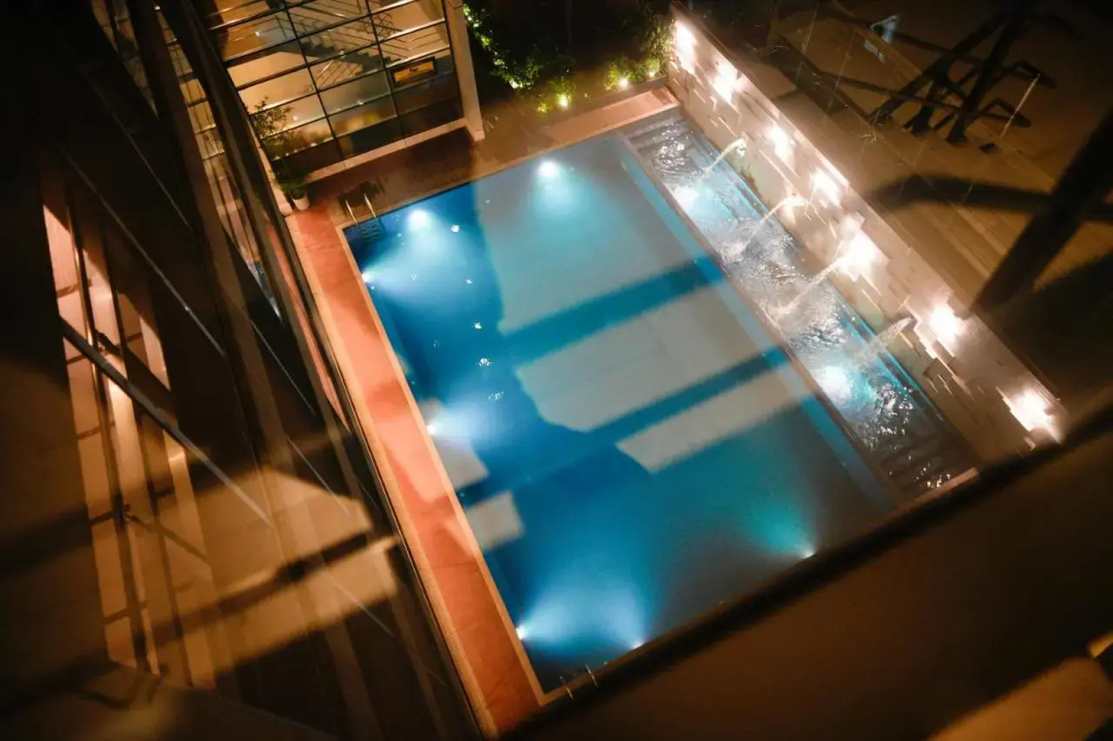 Отель Lakeshore Heights