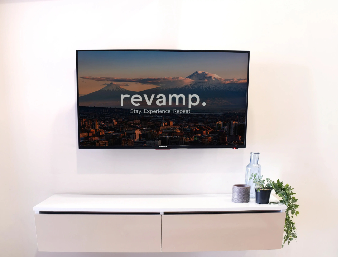 Апартаменты Stylish Gem Steps to Republic Square