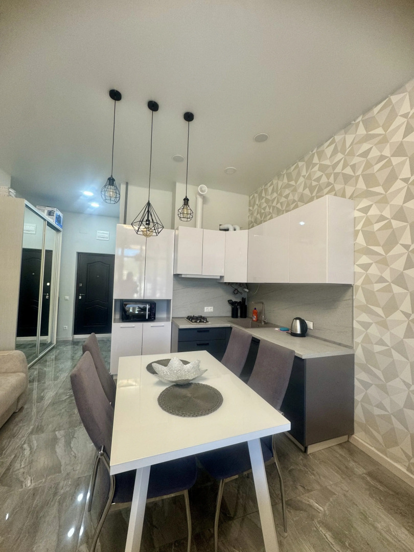 Квартира Просторная студия с террасой напротив отеля Мариотт