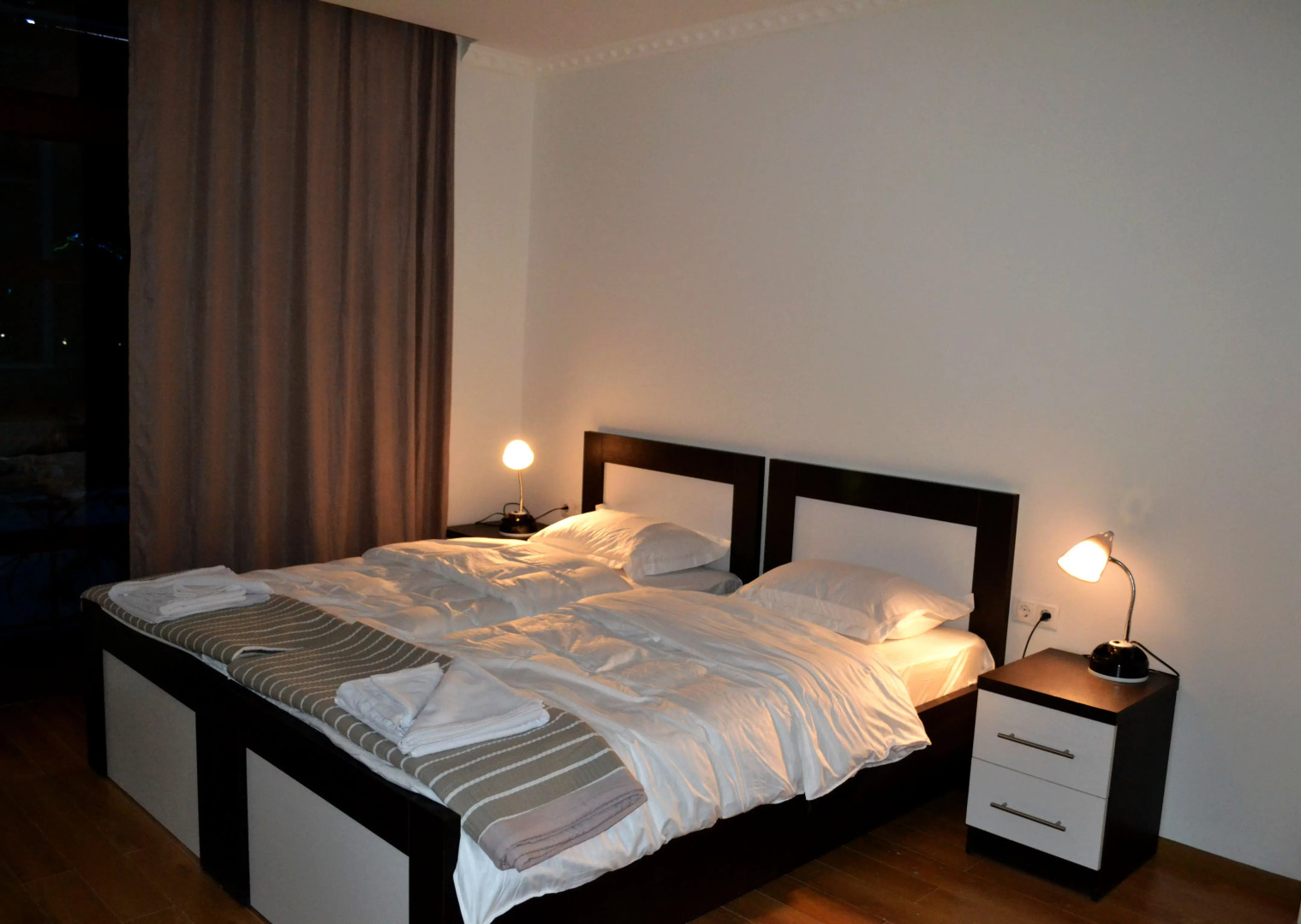 Отель Three Penguins