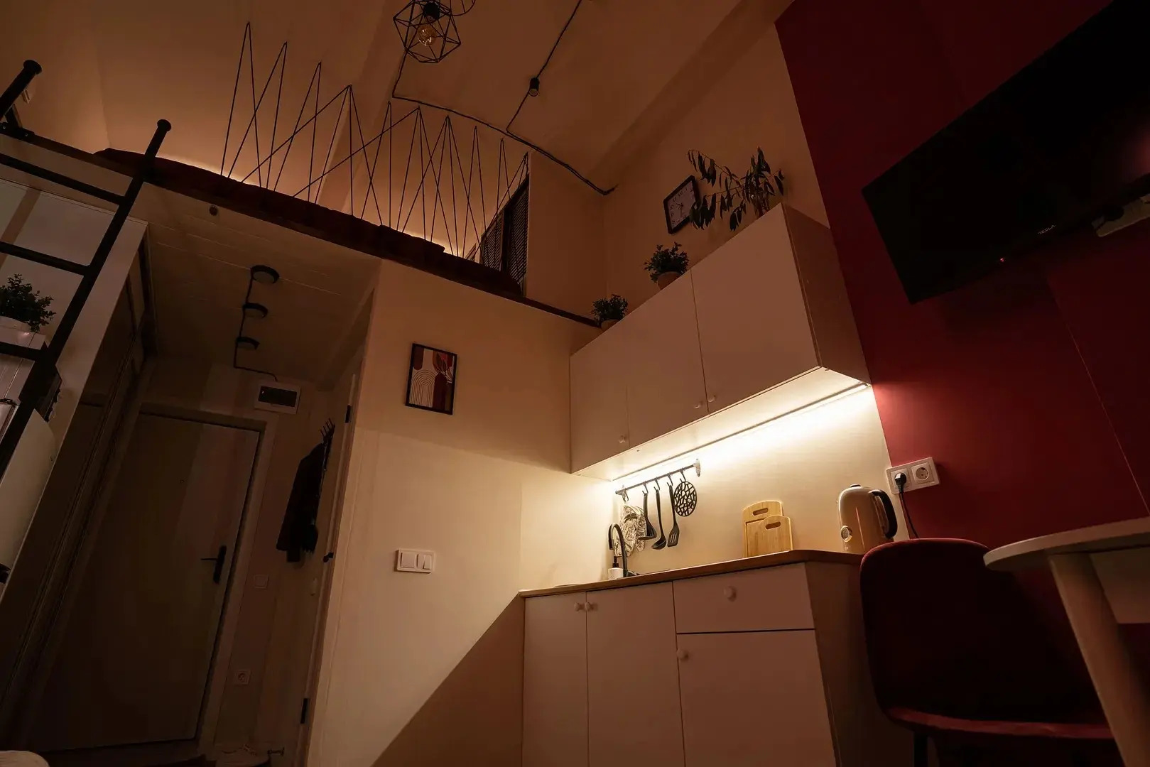 Квартира мини-студия со вторым ярусом у парка с озерами