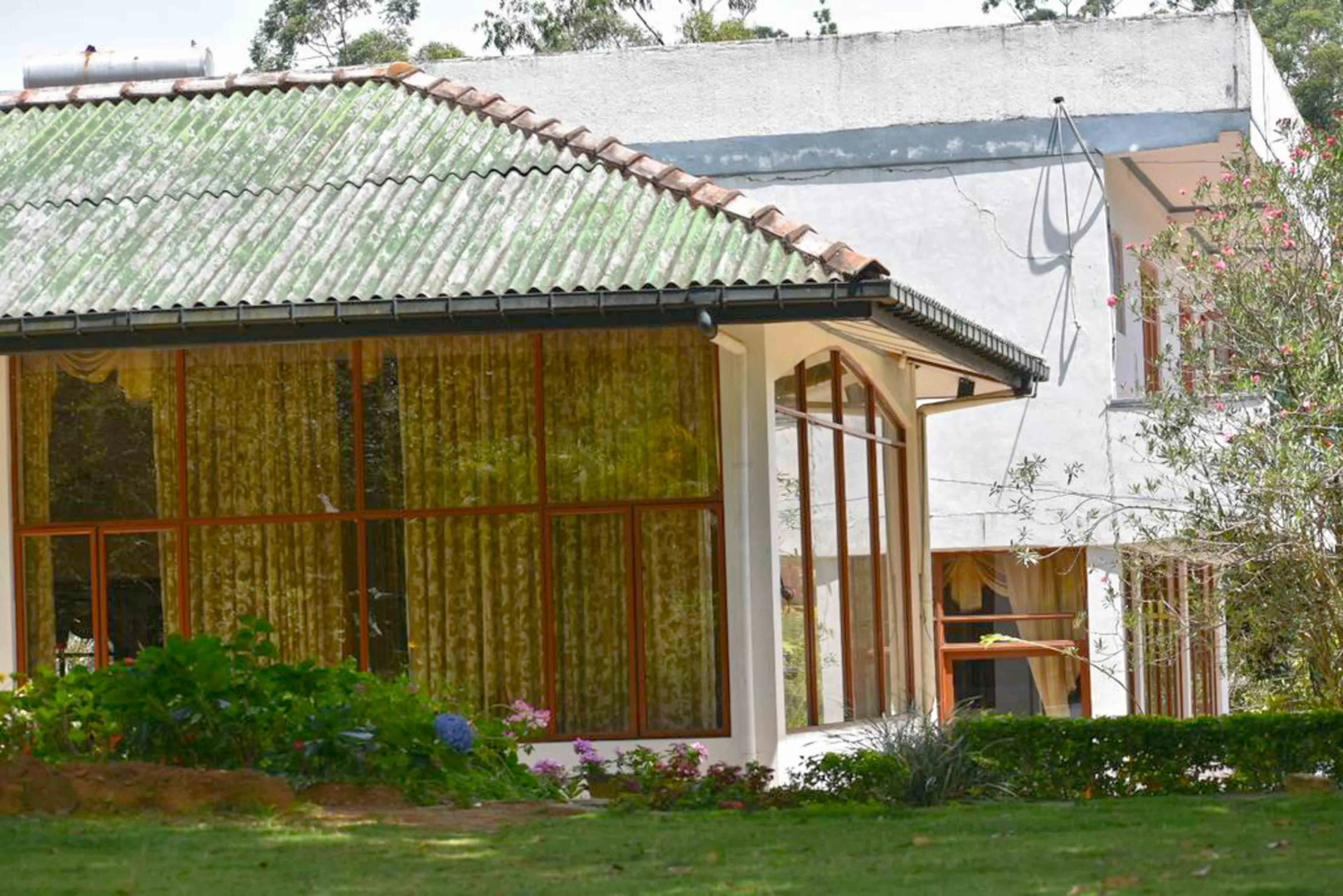 Отель Yoho Thushara