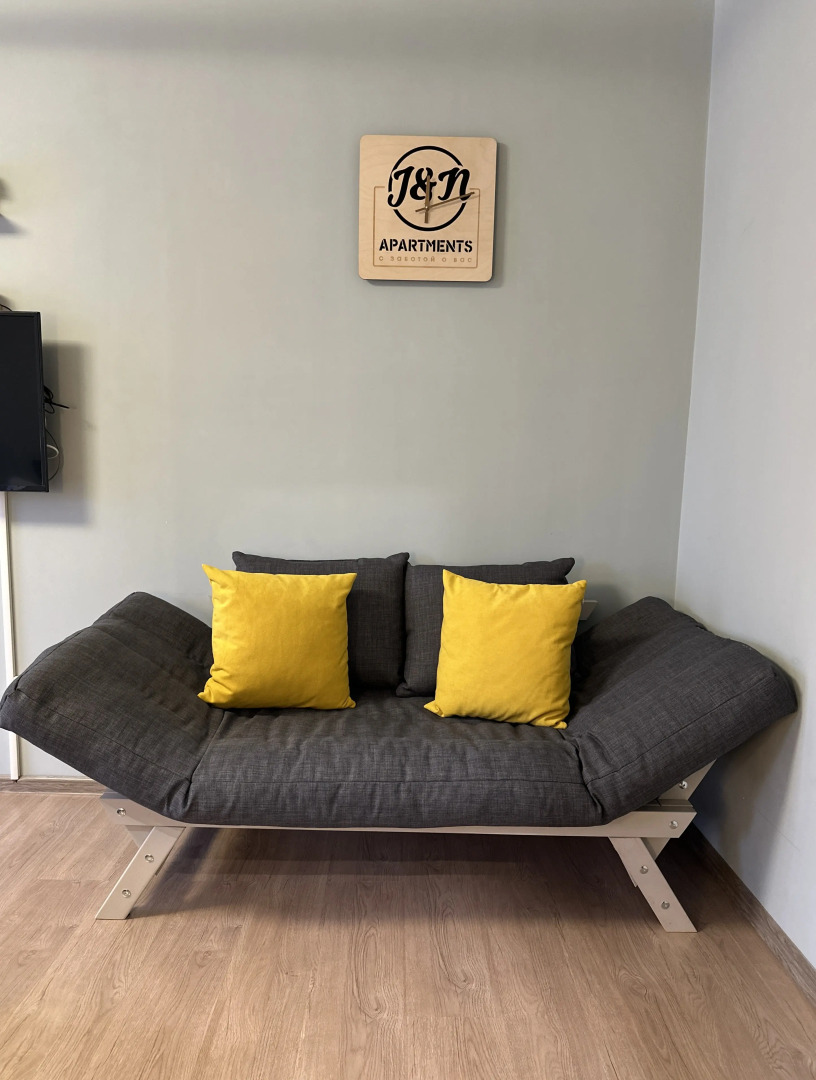 Апартаменты J&N Apartments Трёхместная студия с балконом в центре города Московский 16