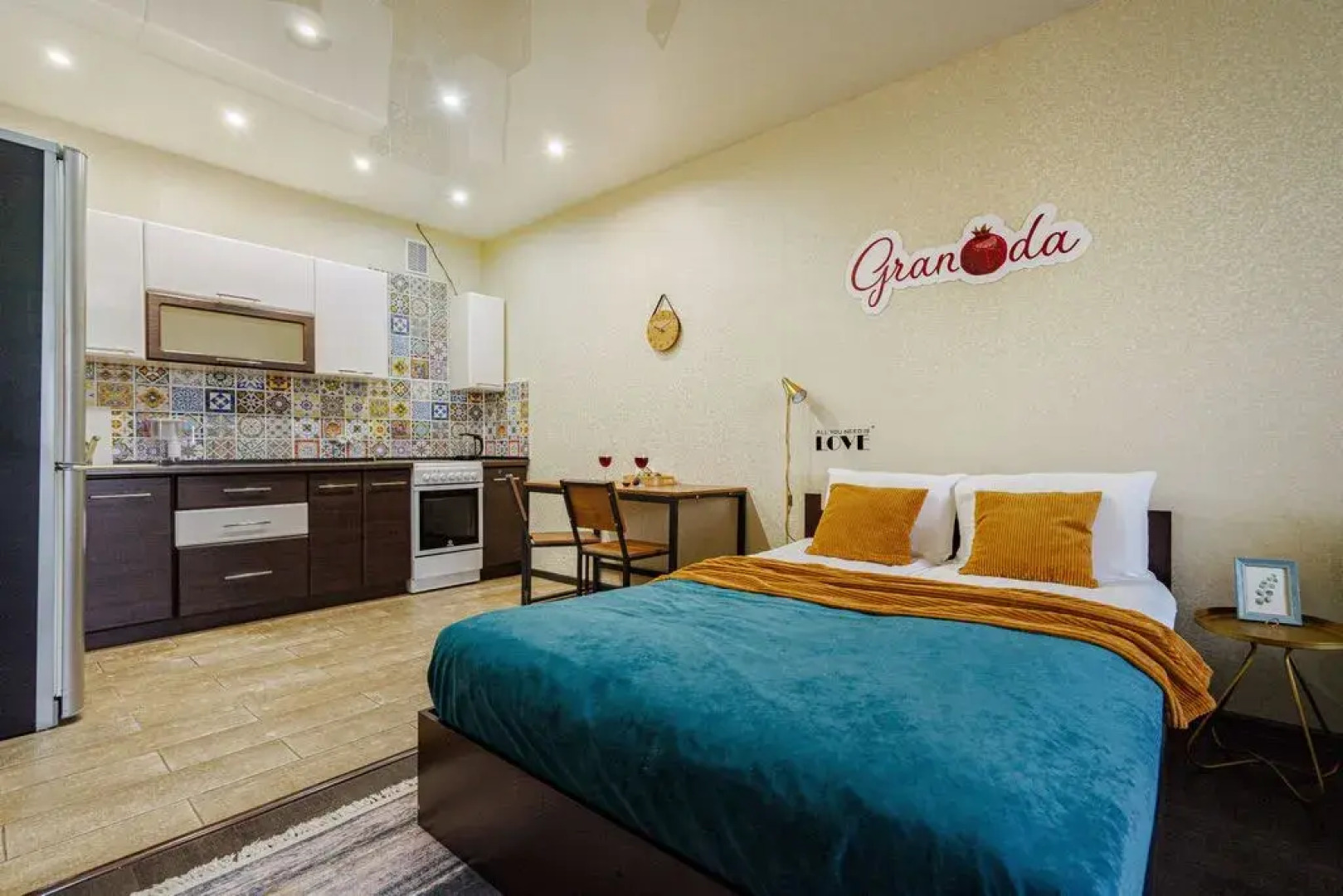 Студия Granada уютная современная в новом доме