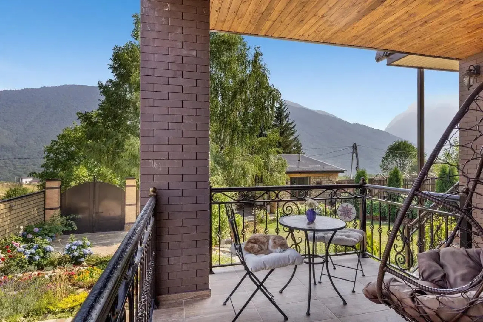 Частный дом Райский уголок среди гор и альпийских лугов