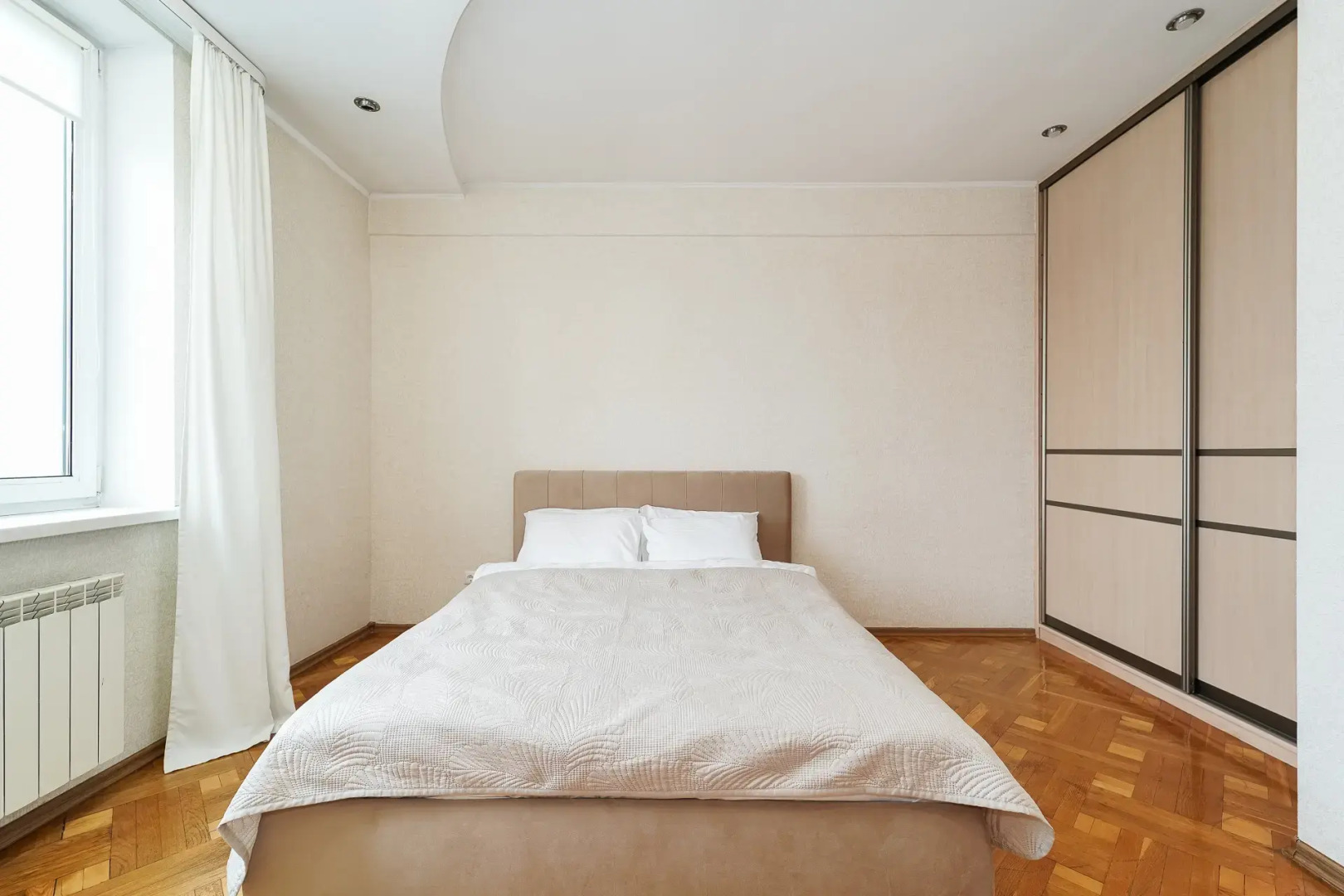 Квартира Просторная 3-комнатная в Центре Возле Метро