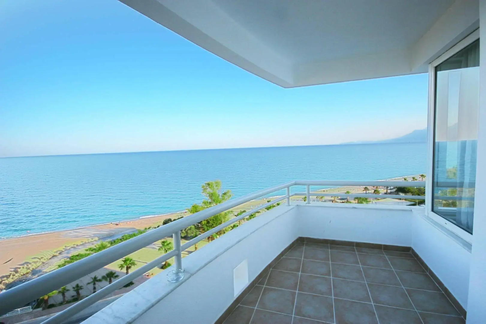 Отель The Corner Park