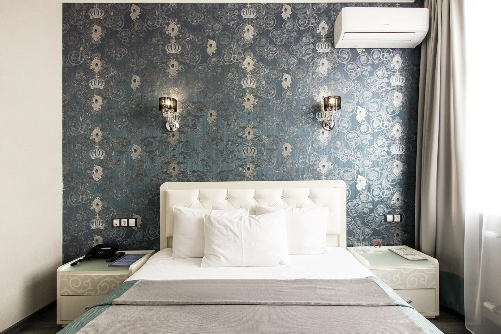 Отель Корона