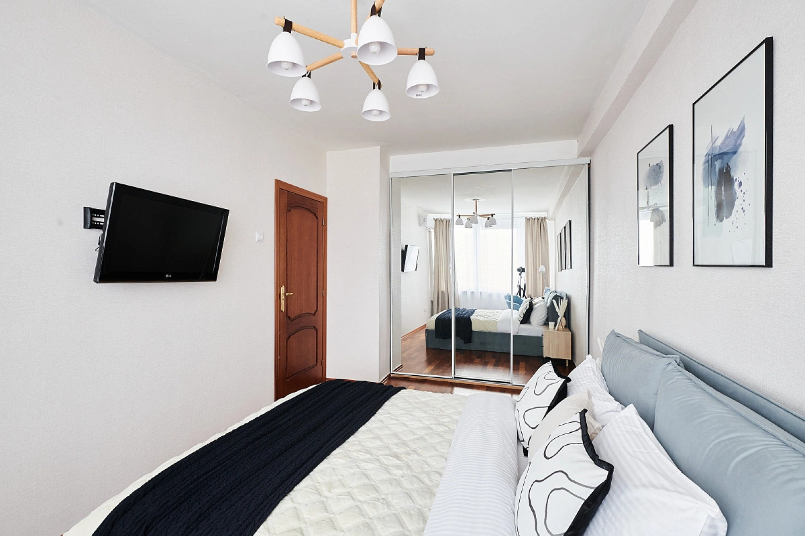 Квартира GM Apartments Стильная Трехкомнатная с видом на Новый Арбат