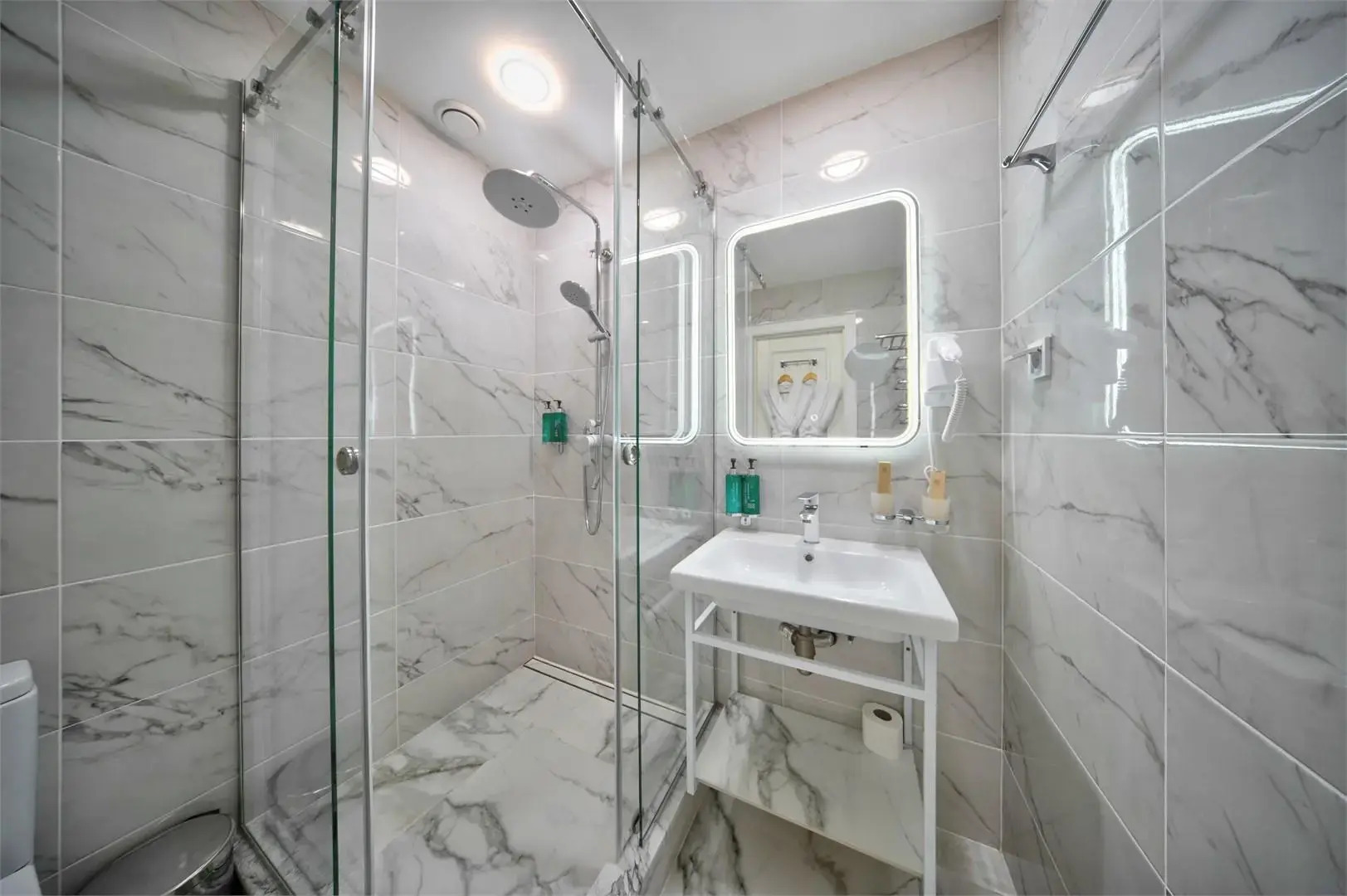 Хатти Апарт