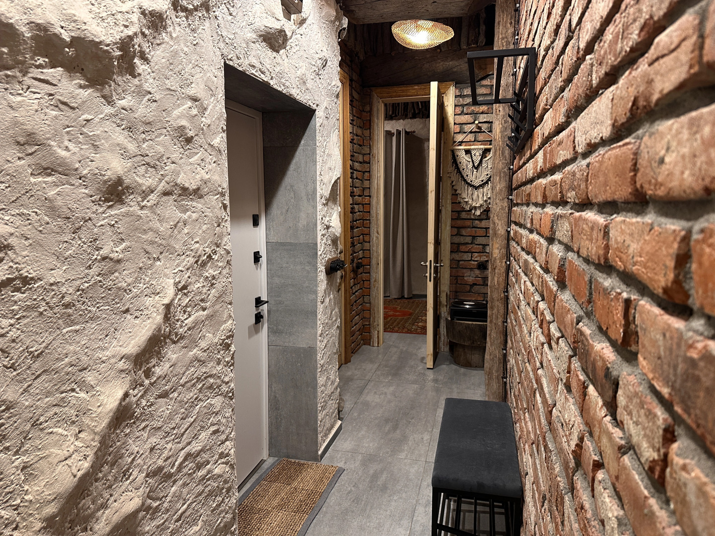 Частный дом гнѣздо с камином и двумя спальнями