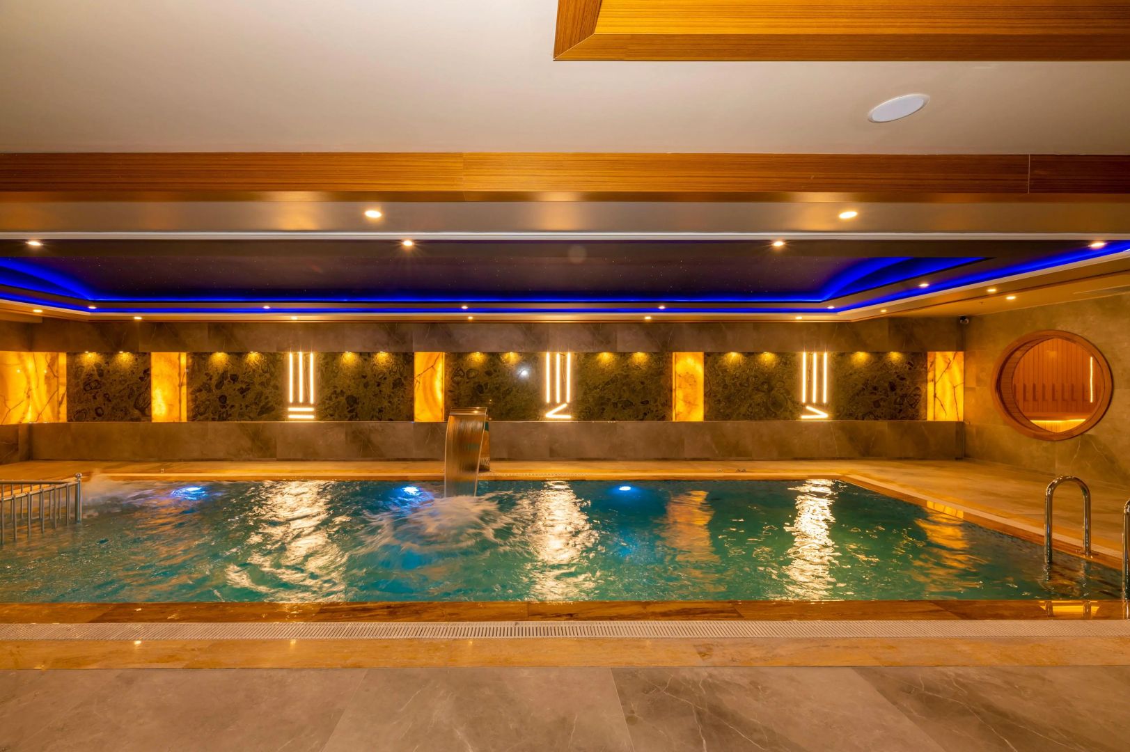 Отель Ramada by Wyndham Istanbul Pera