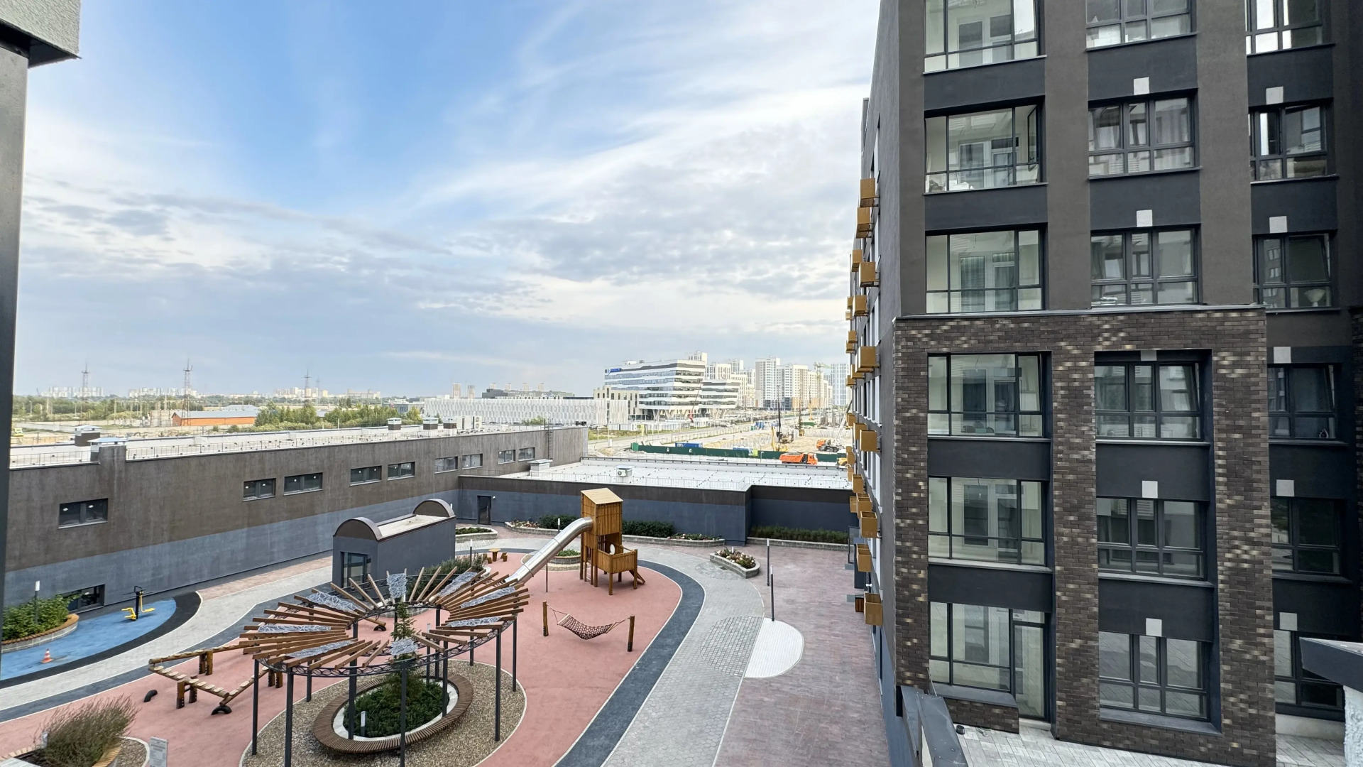 Квартира Пятиместная Красивая в Новом Районе Дивный Квартал у Озера