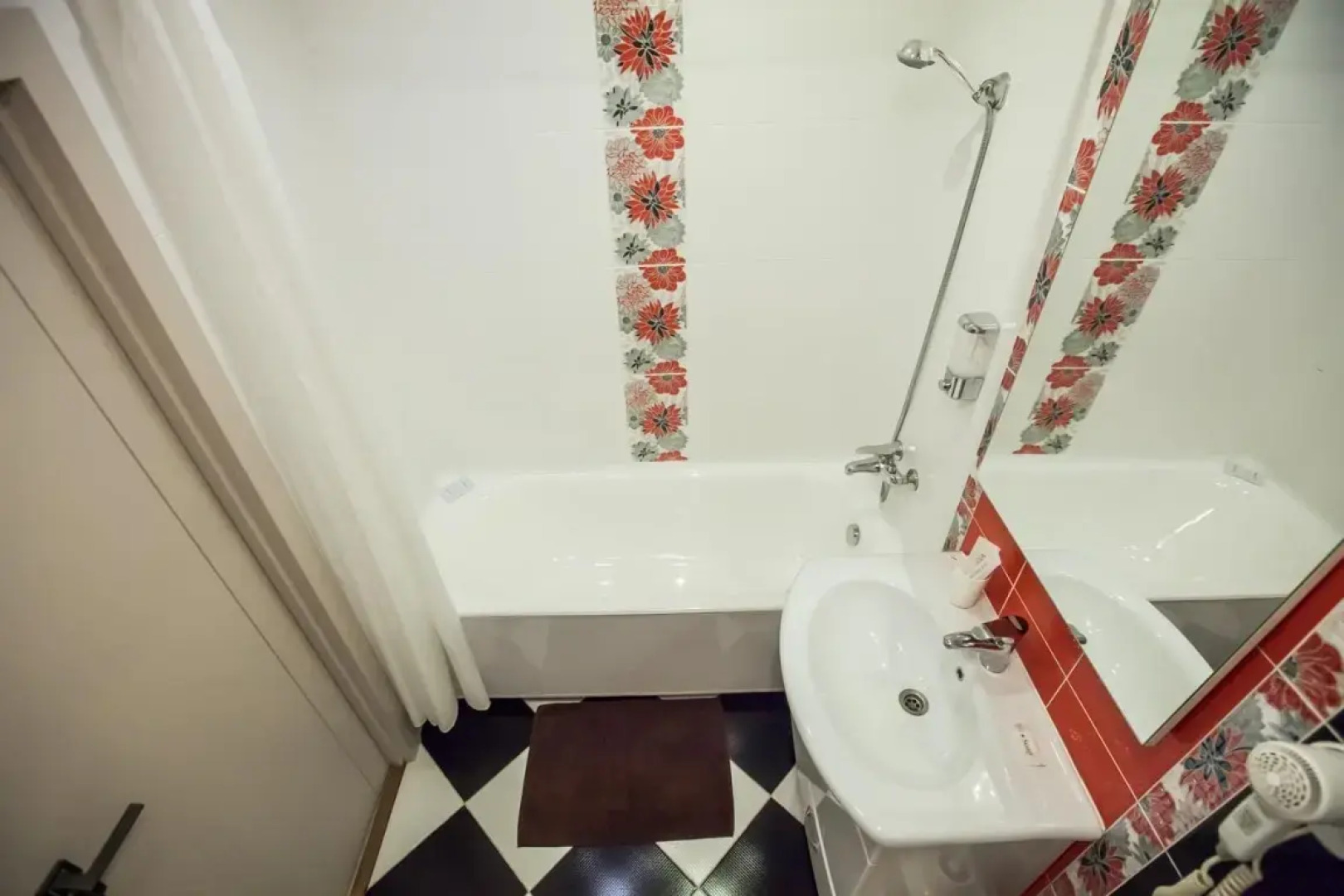 Апартаменты Золотой Шар на 70 лет Октября 1