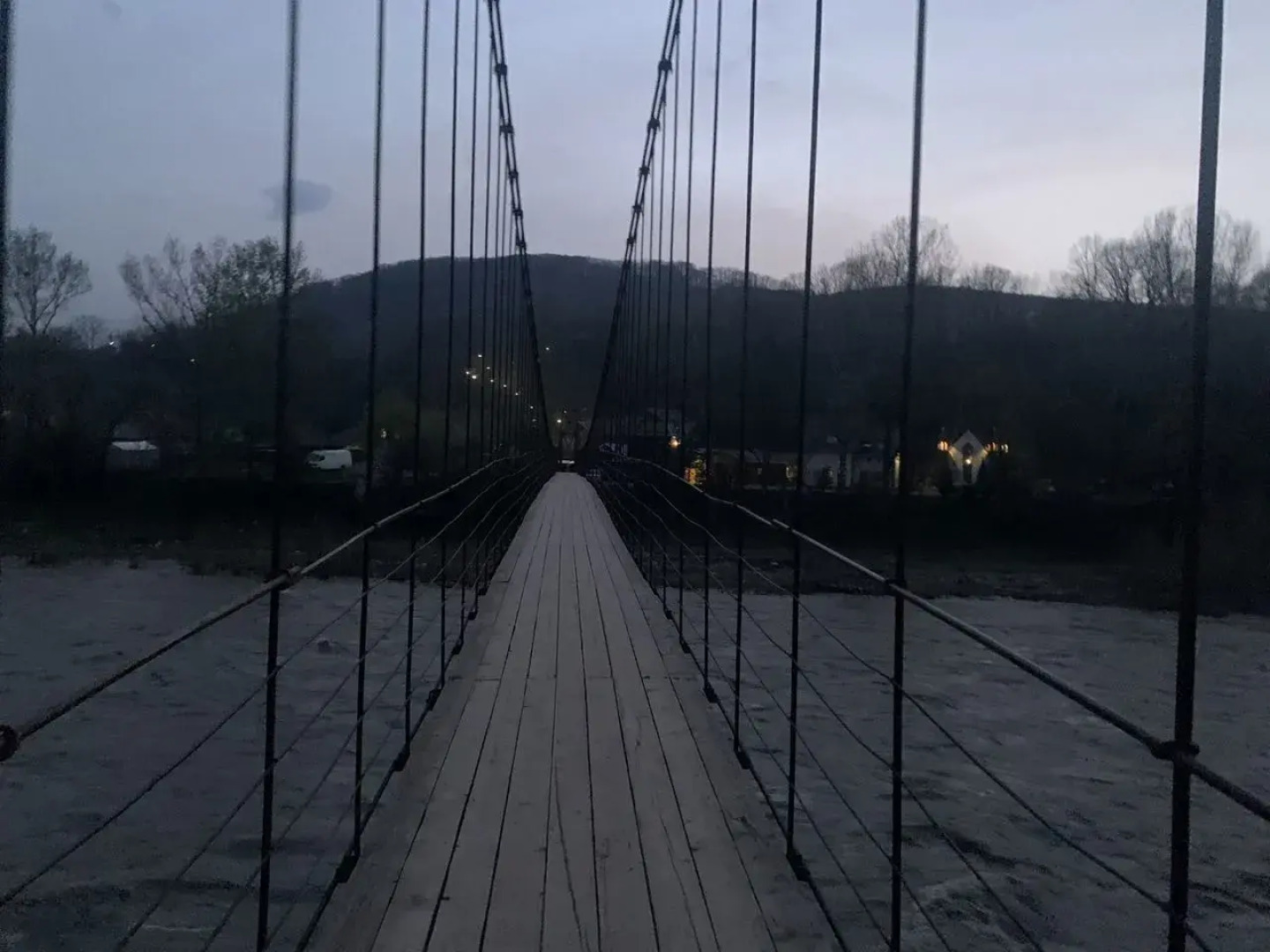 Частный дом с баней бассейном и мангалом на берегу реки