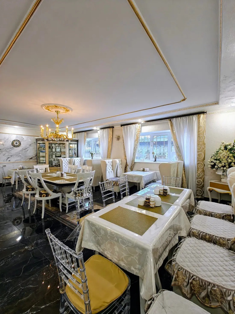 Отель Golden House