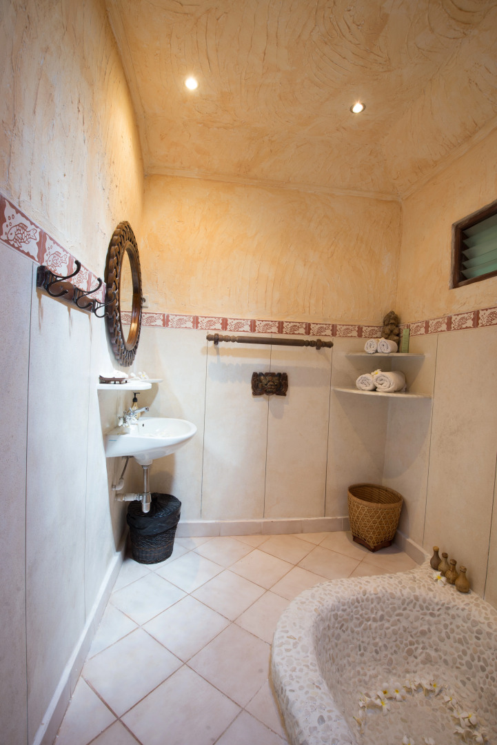 Отель La Taverna Suites