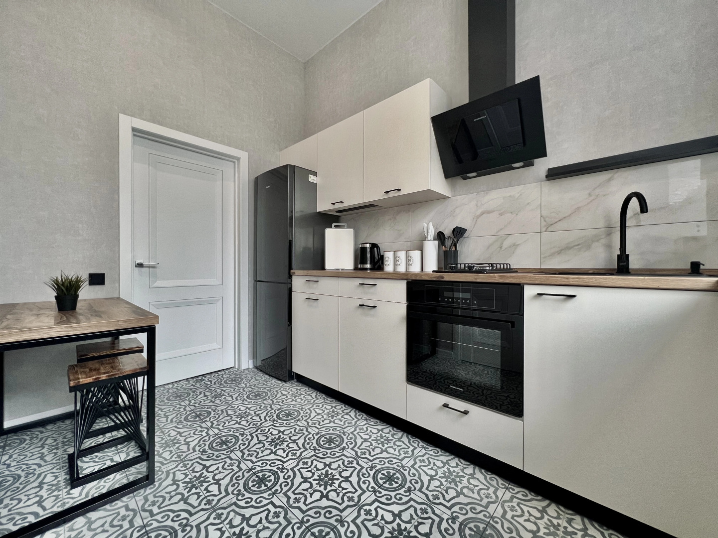 Апартаменты Светлая двухкомнатная квартирка возле ЦУМа