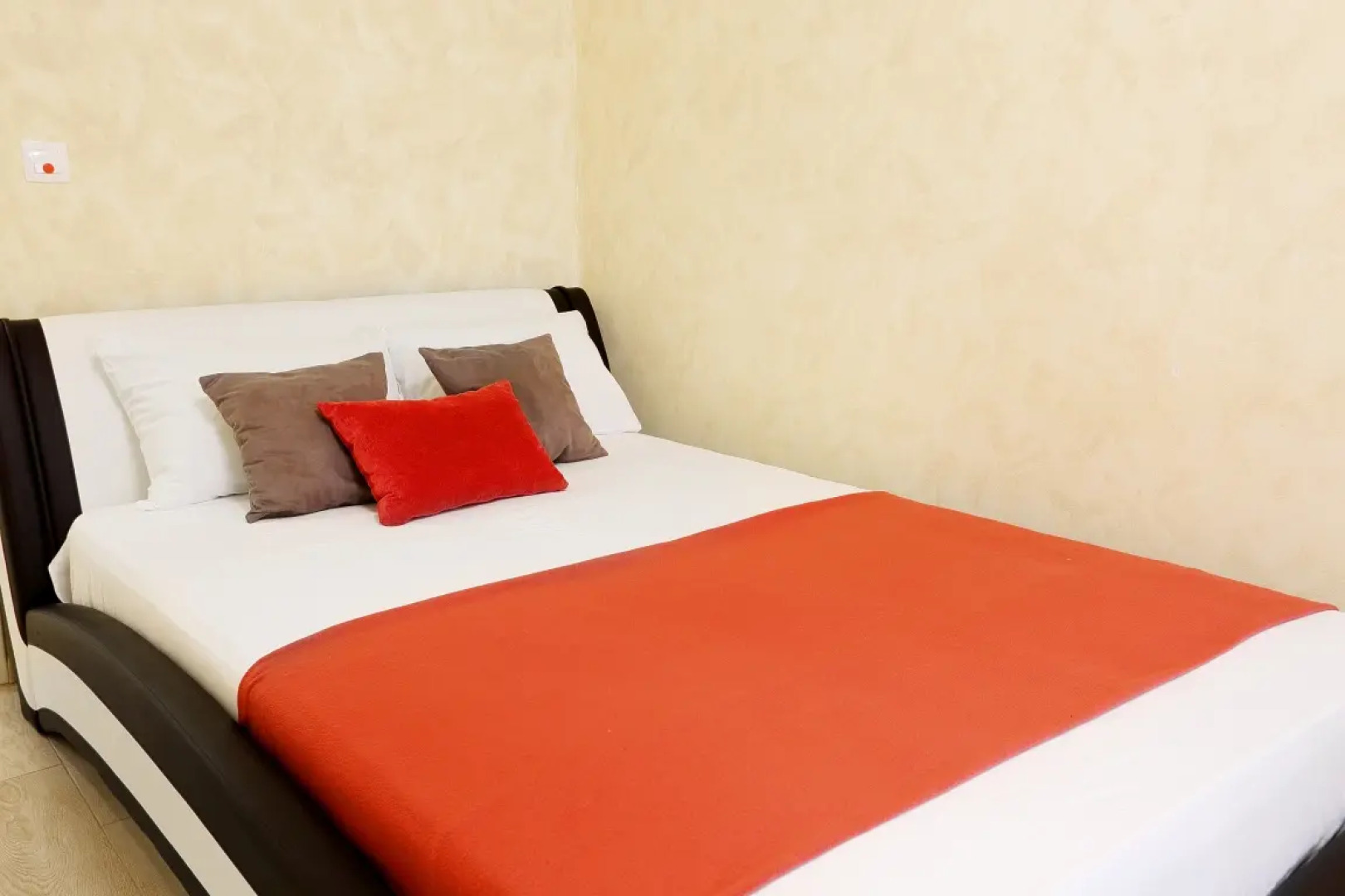 Квартира 25 Этажей Большая Двухкомнатная (70кв.м.) в доме бизнес класса