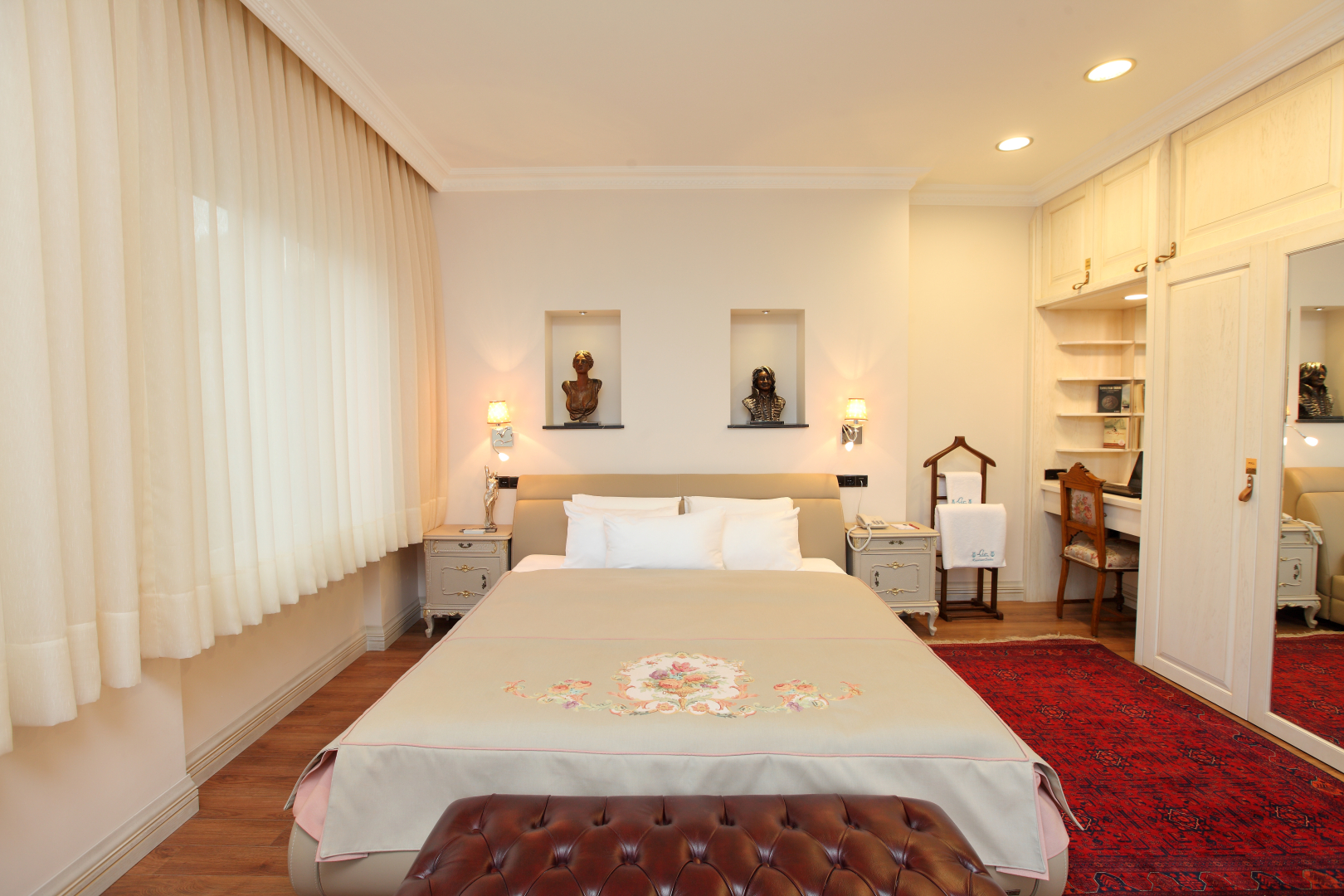 Отель Lir Residence Suites