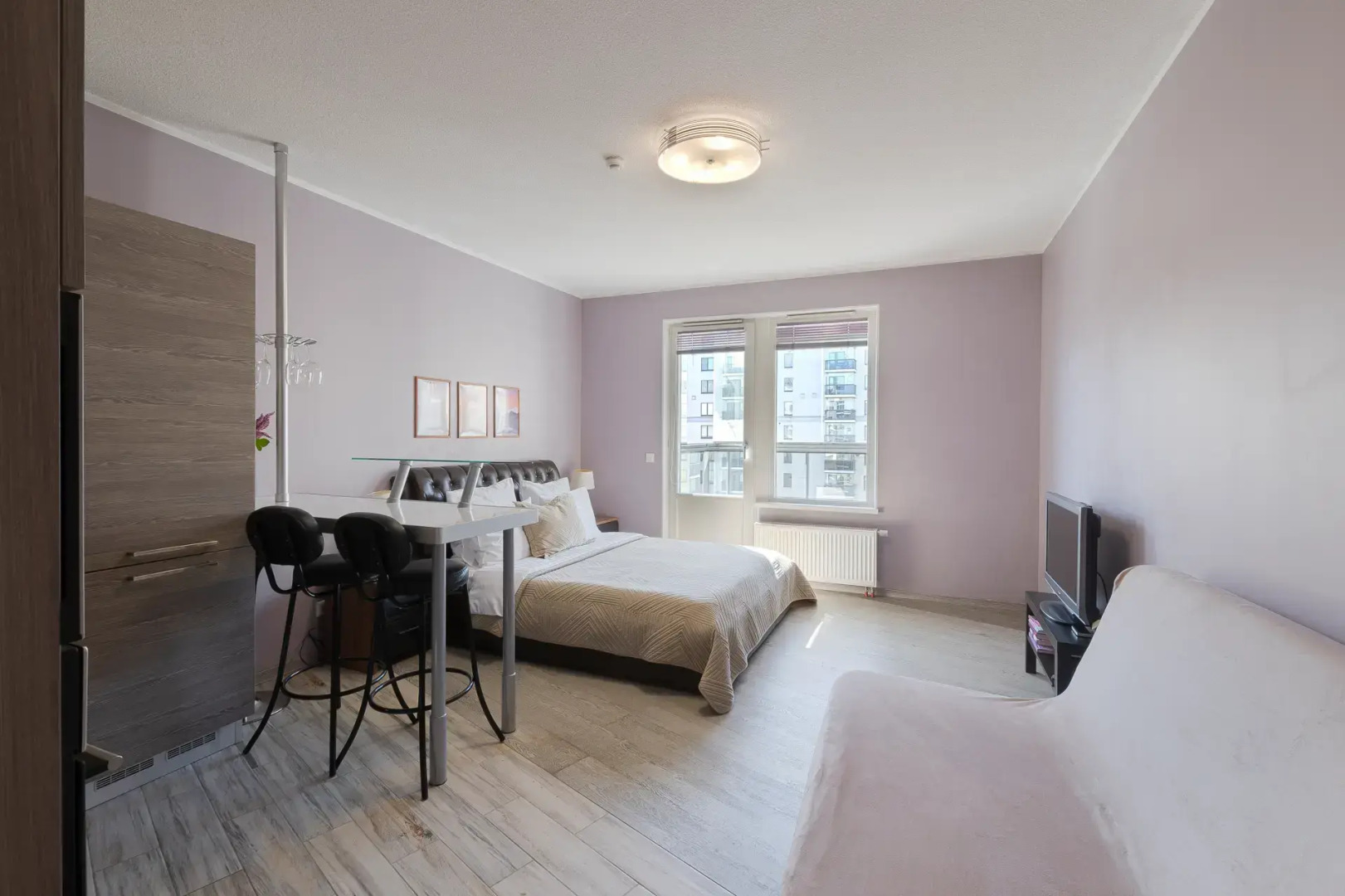 Квартира Лиловая студия на набережной Обводного канала