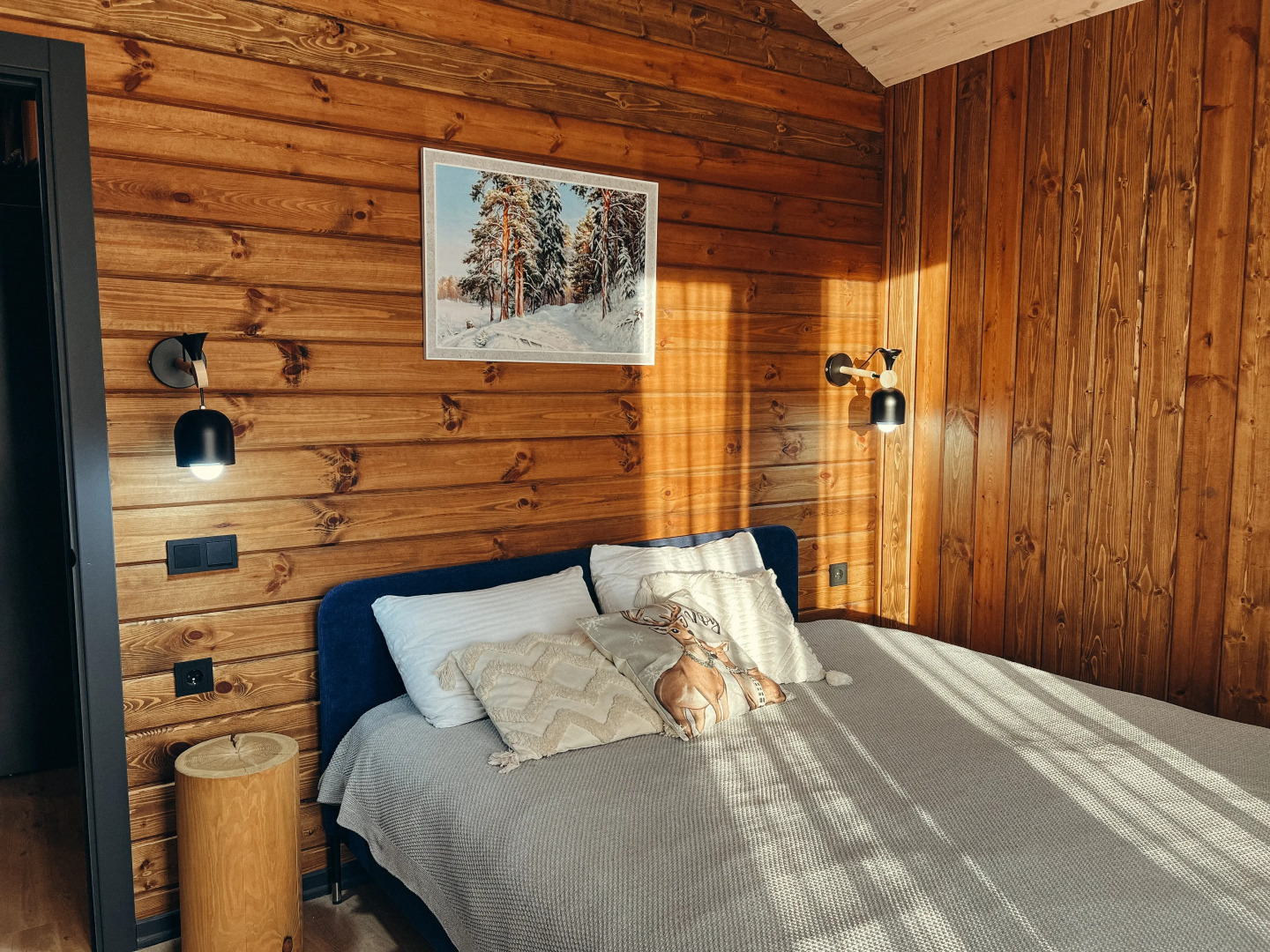 Частный дом с панорамными окнами с выходом на террасу и баней на дровах